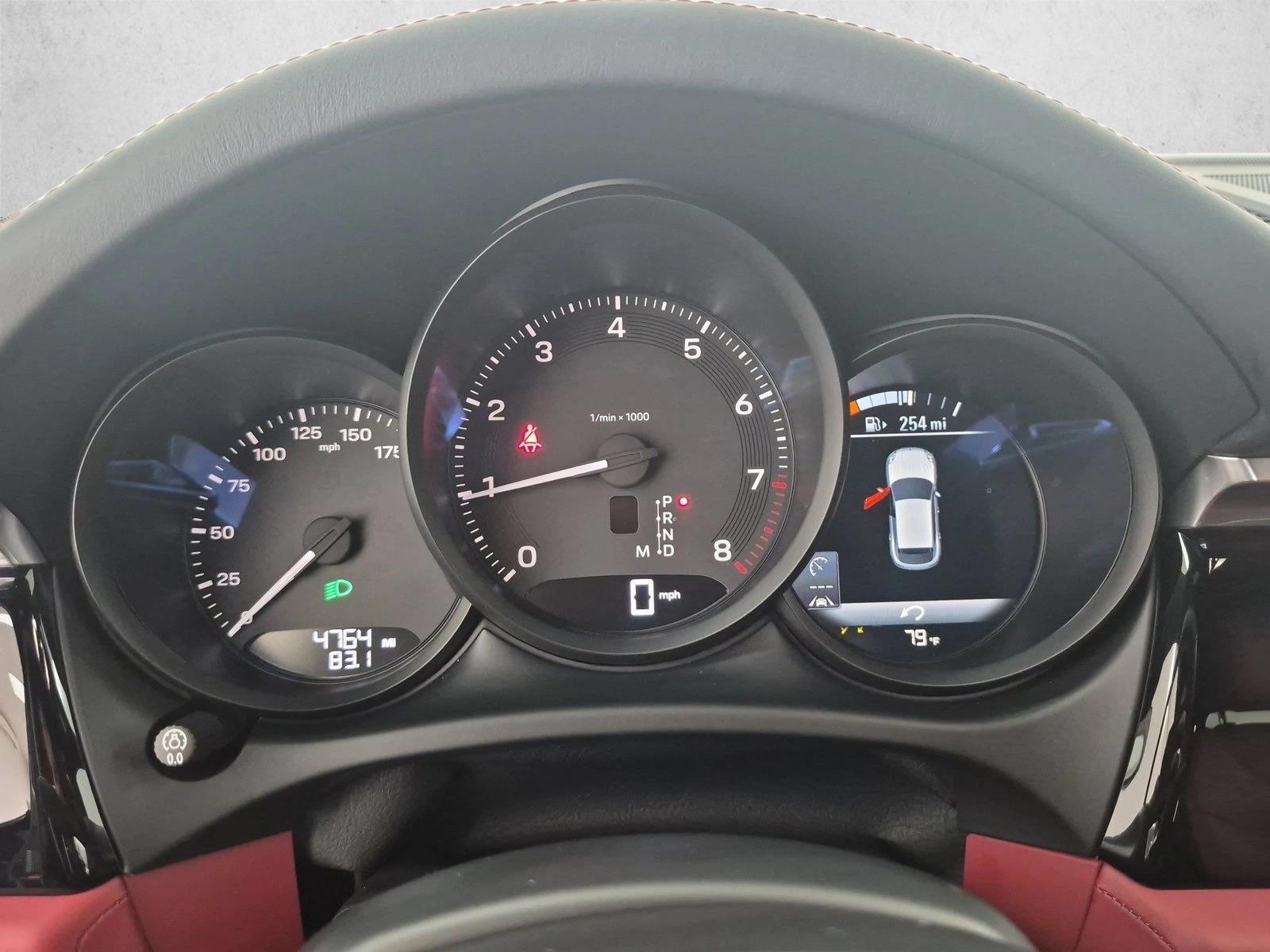 2026 Porsche Macan T - Photo 12