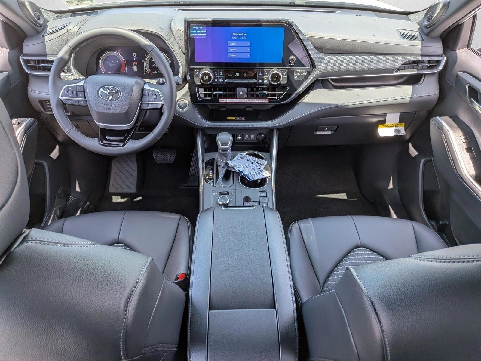 Thumbnail: 2026 Toyota Highlander - 3