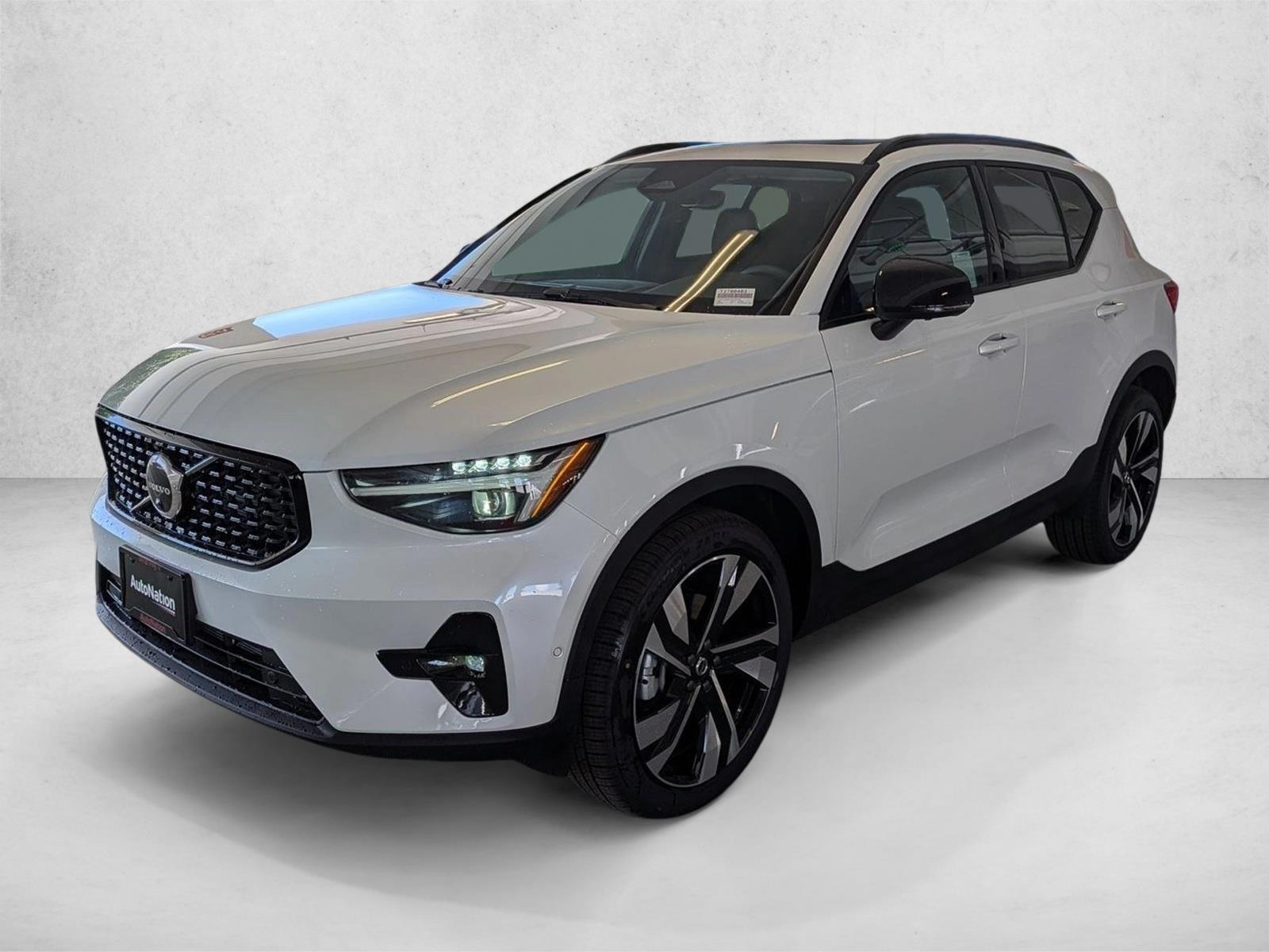 Thumbnail: 2026 Volvo XC40 - 1