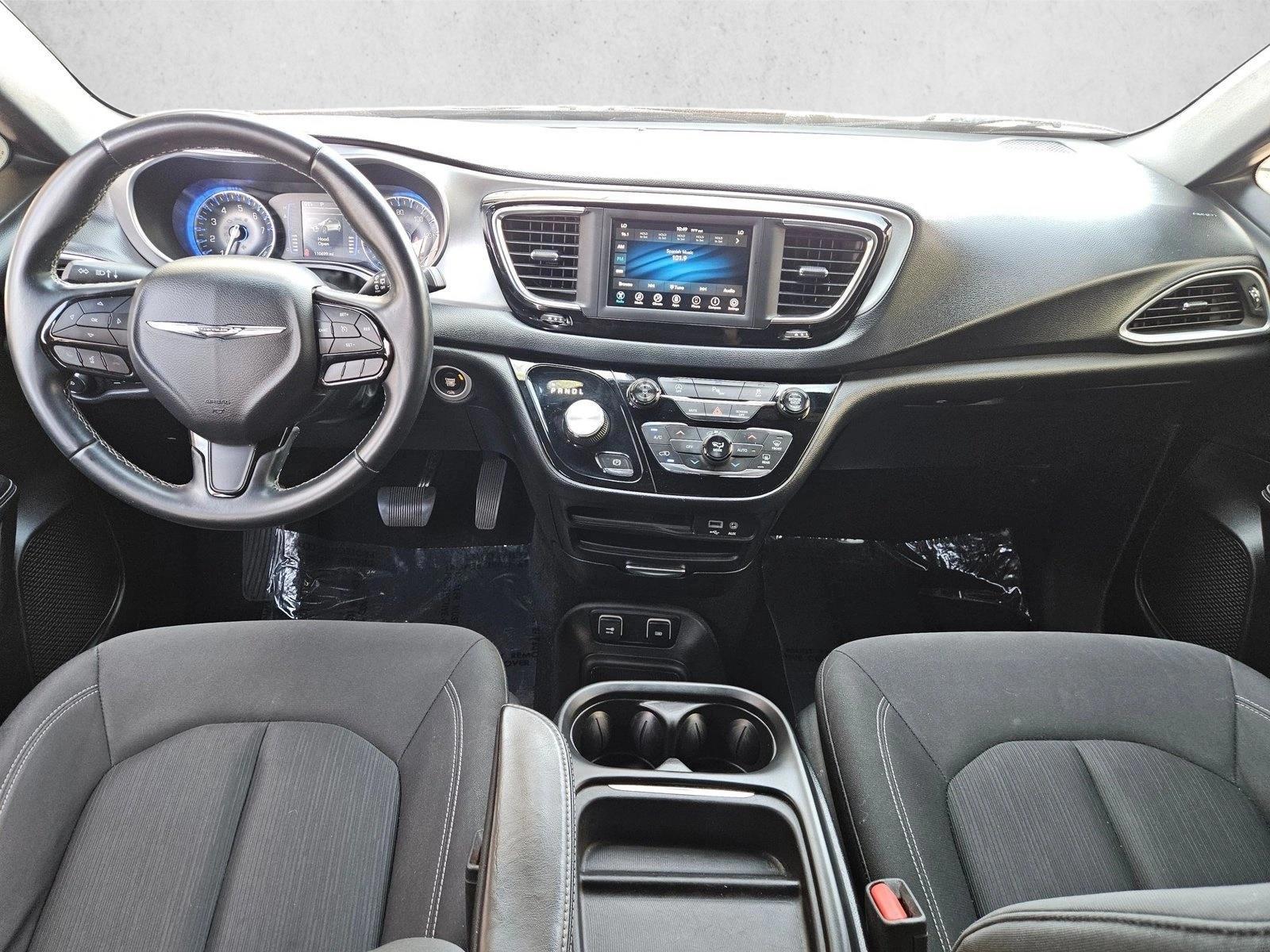 Thumbnail: 2018 Chrysler Pacifica - 3