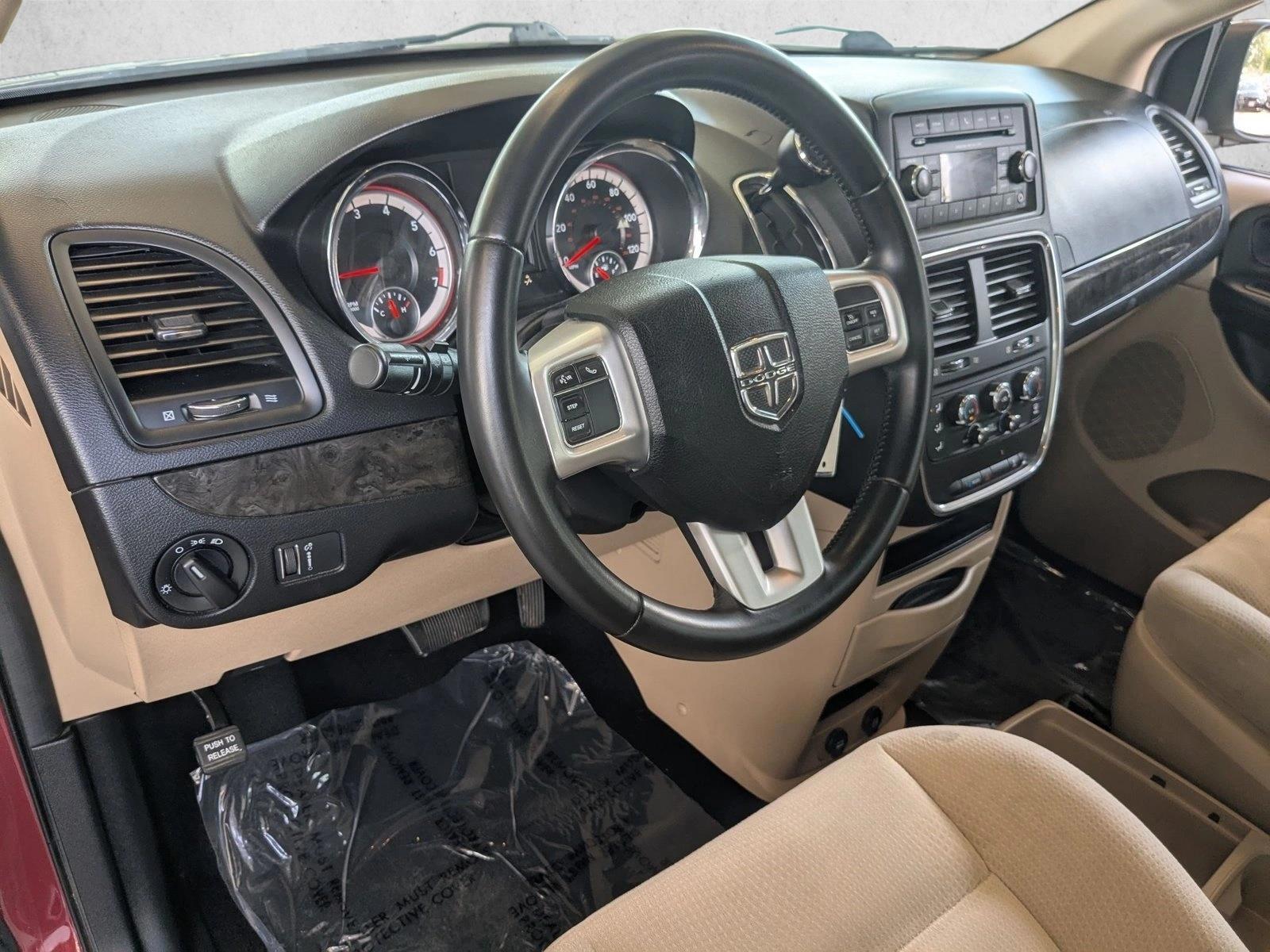 Thumbnail: 2016 Dodge Grand Caravan - 3