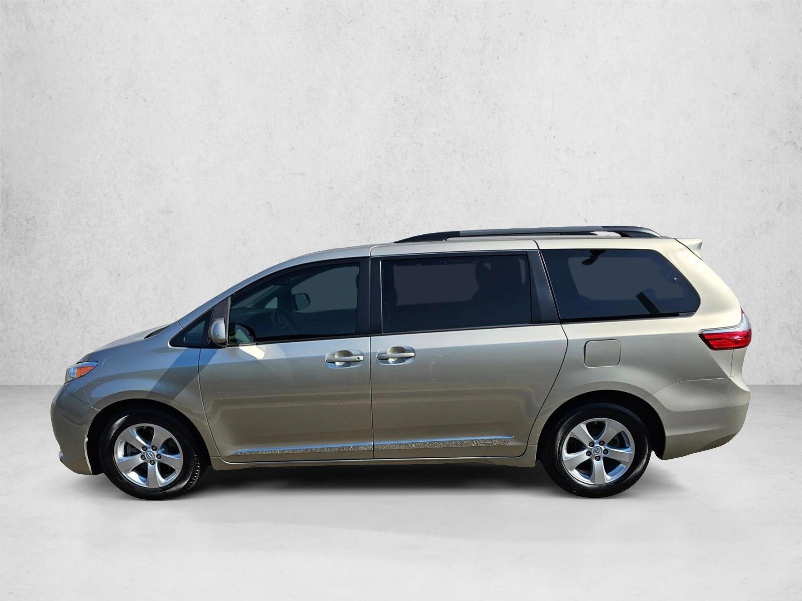 Thumbnail: 2017 Toyota Sienna - 2