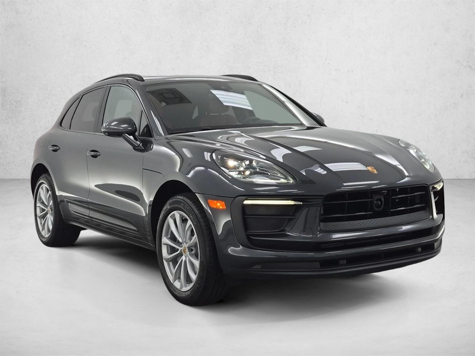 2026 Porsche Macan T - Photo 7