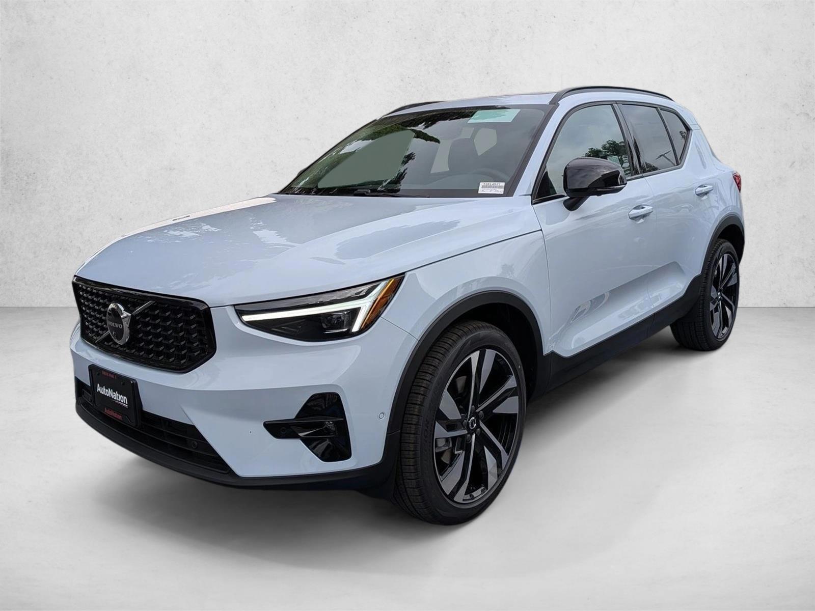 Thumbnail: 2026 Volvo XC40 - 1