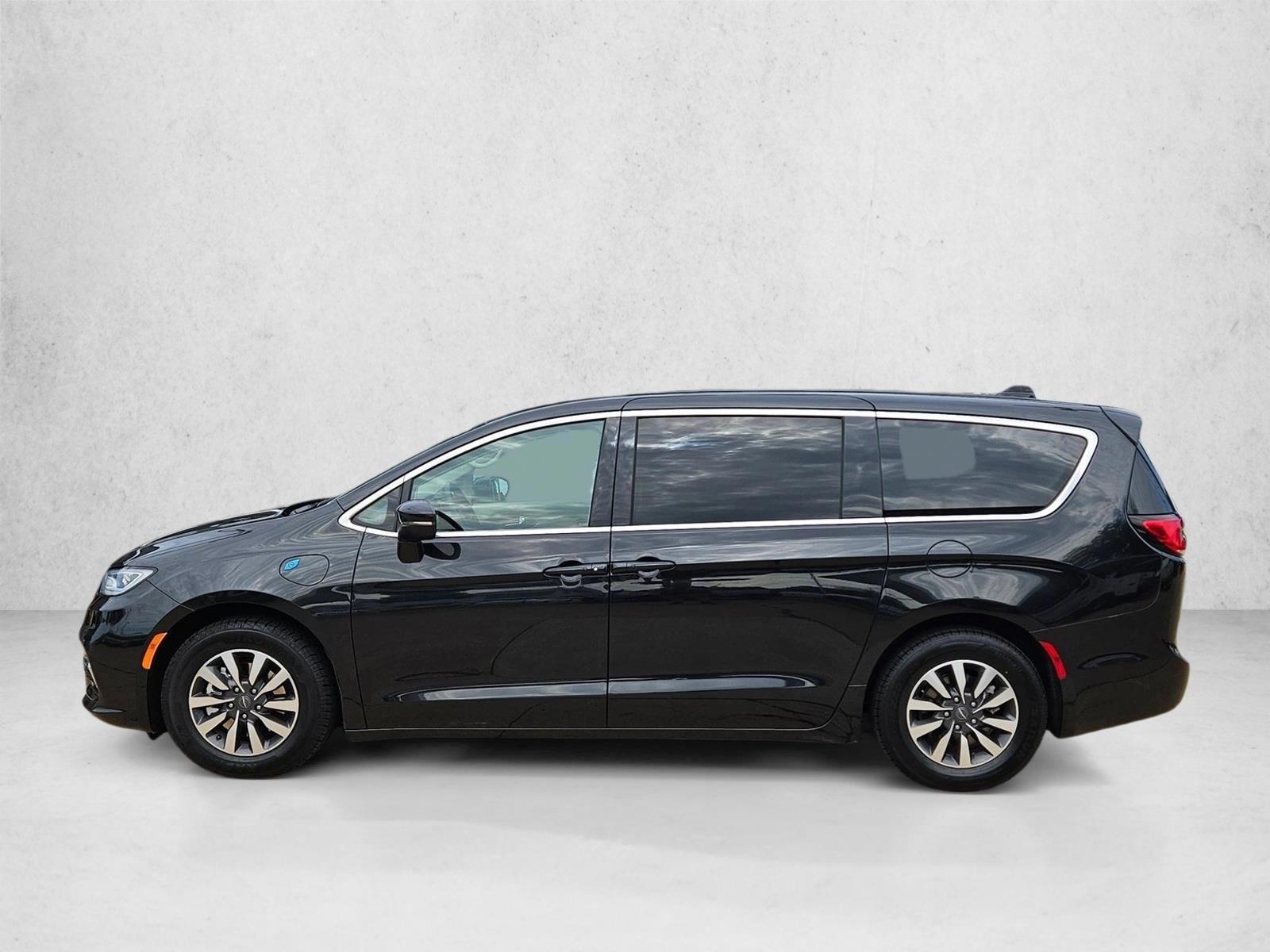 Thumbnail: 2023 Chrysler Pacifica - 2