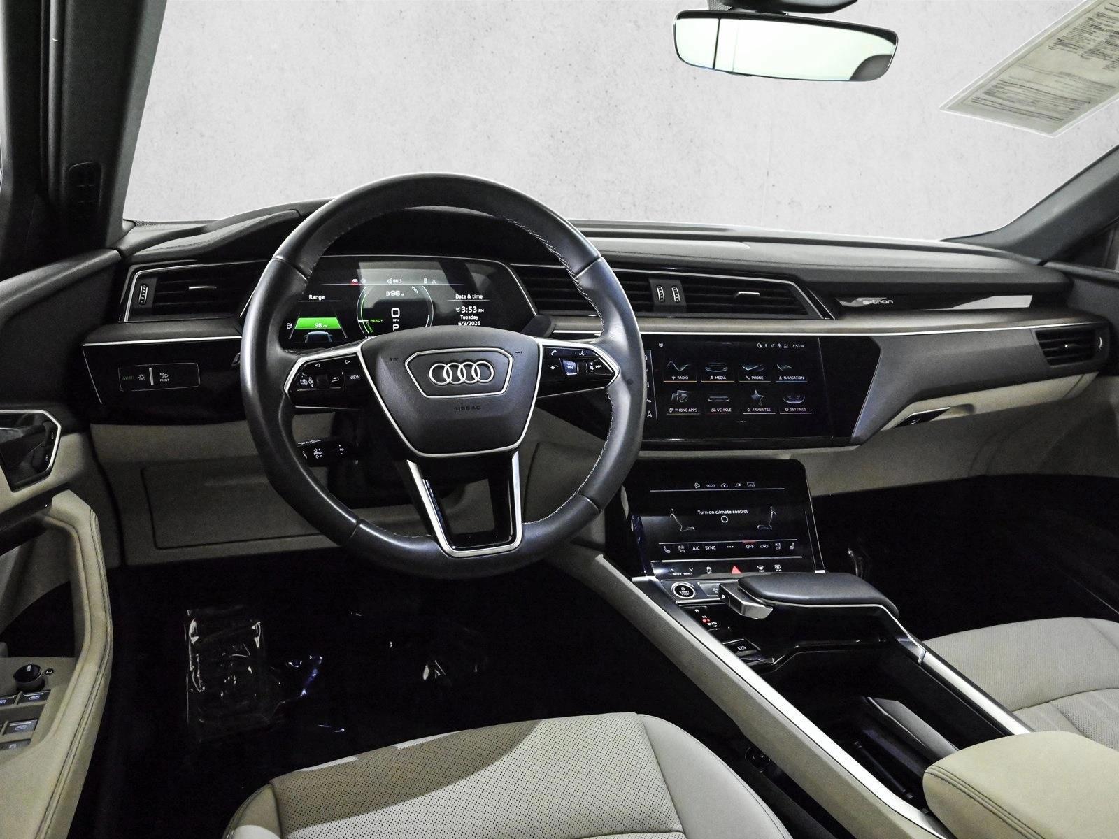 Thumbnail: 2024 Audi Q8 e-tron - 3