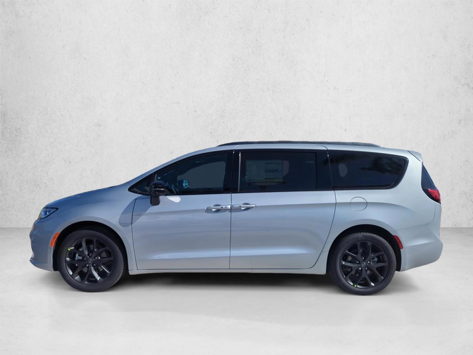 Thumbnail: 2026 Chrysler Pacifica - 2