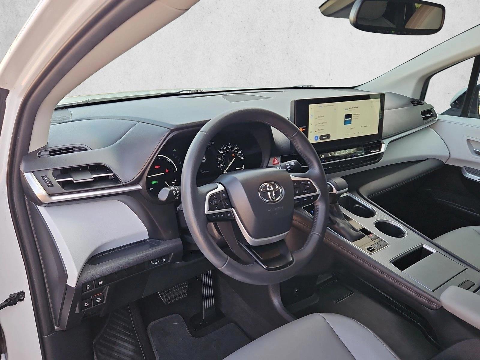 Thumbnail: 2025 Toyota Sienna - 3