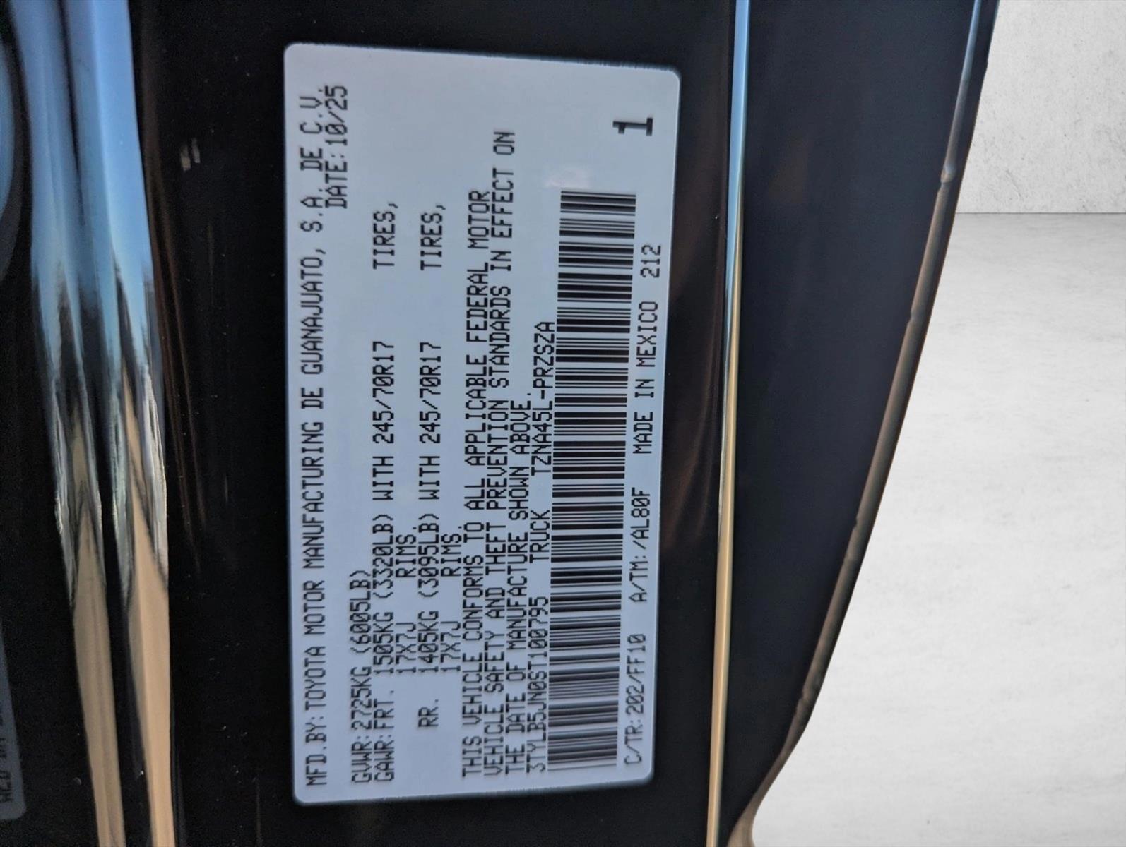 2025 Toyota Tacoma SR5 - Photo 20