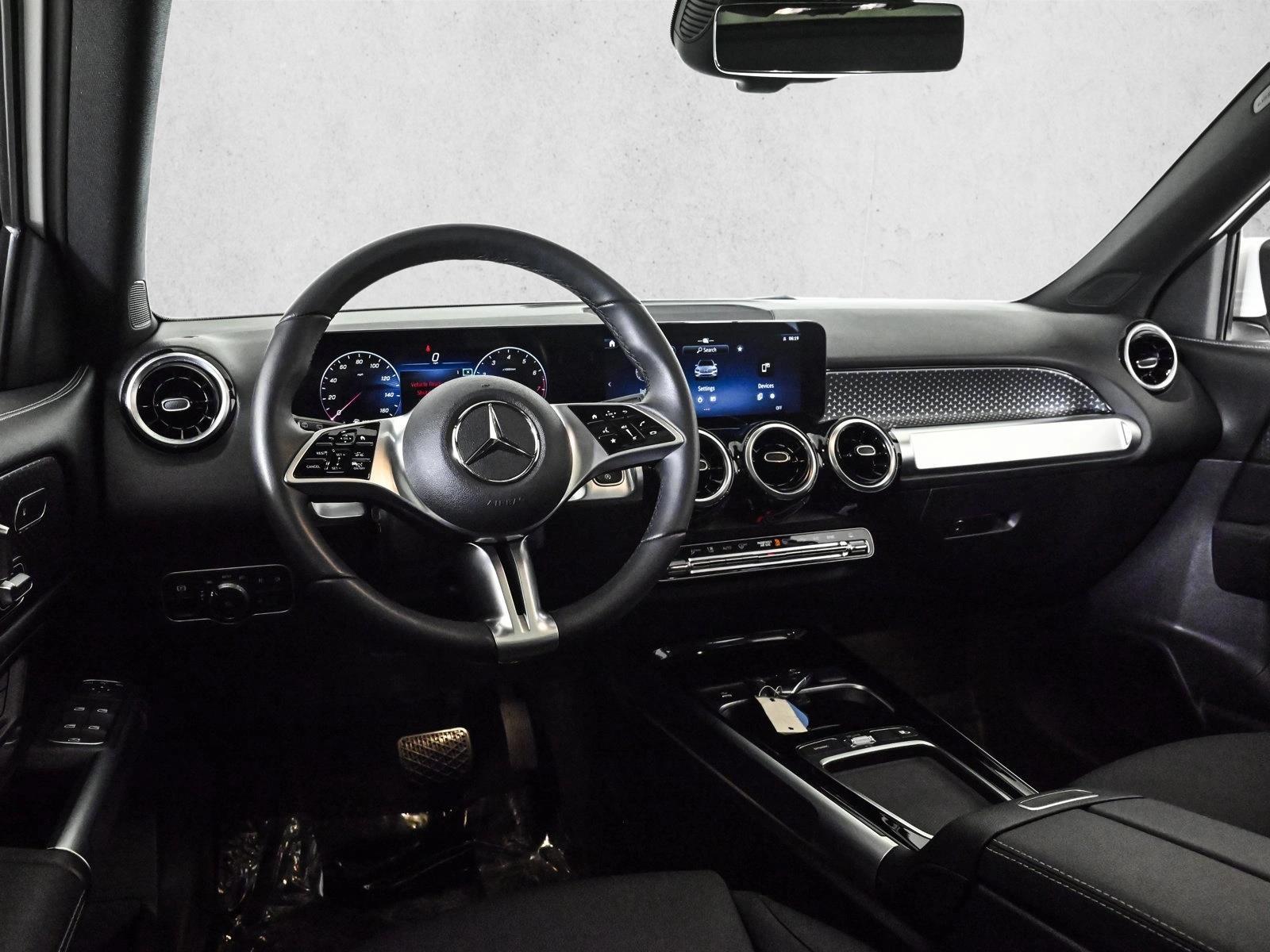 Thumbnail: 2026 Mercedes-Benz GLB - 3