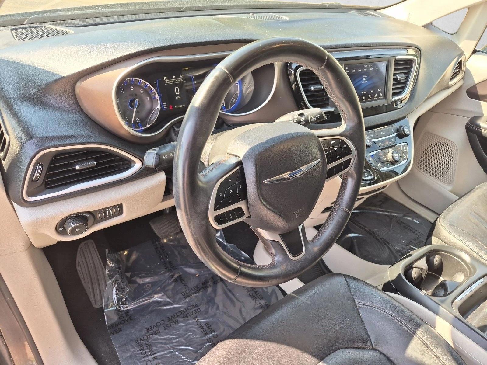 Thumbnail: 2018 Chrysler Pacifica - 3
