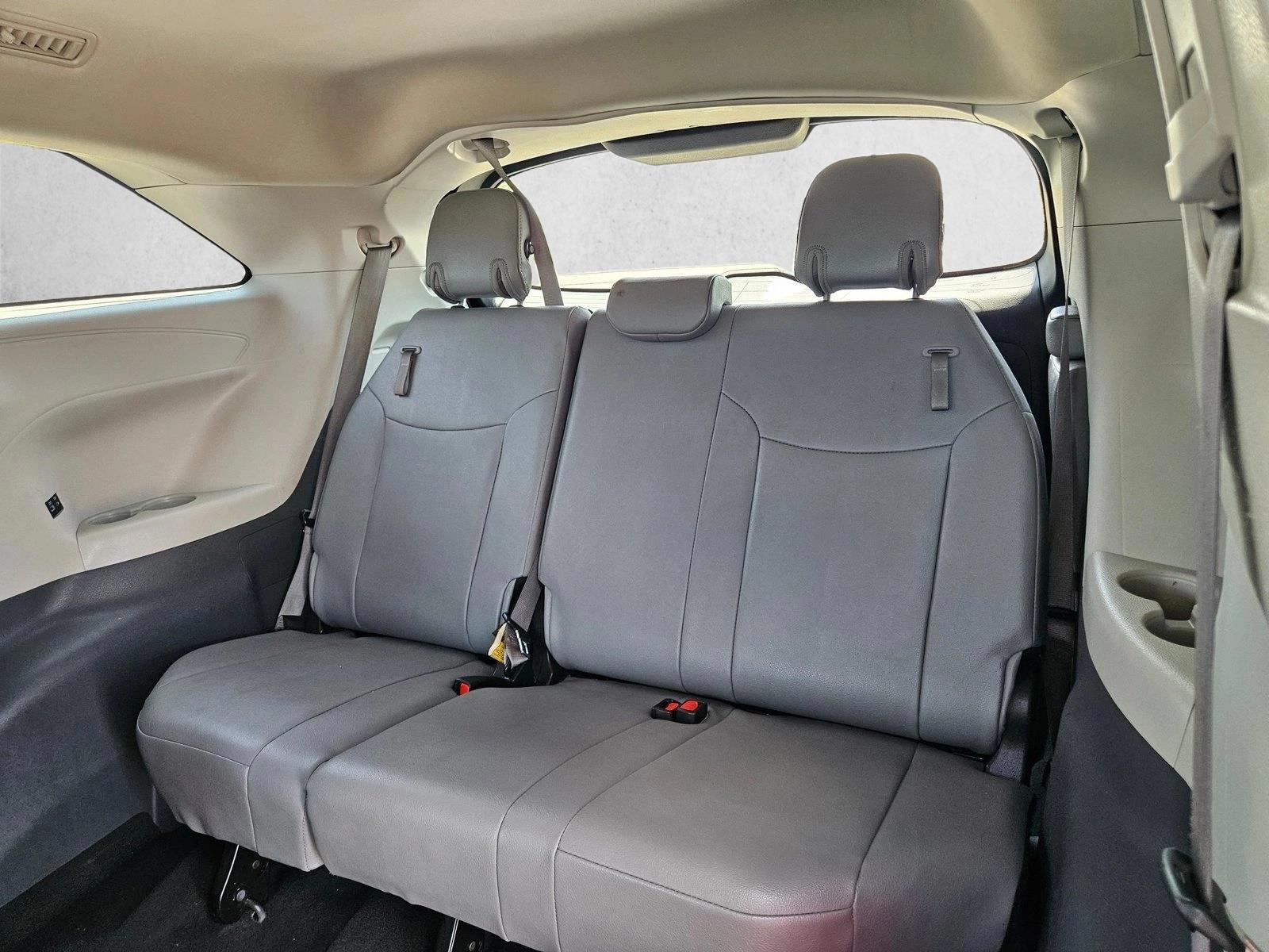 2023 Toyota Sienna XLE - Photo 19