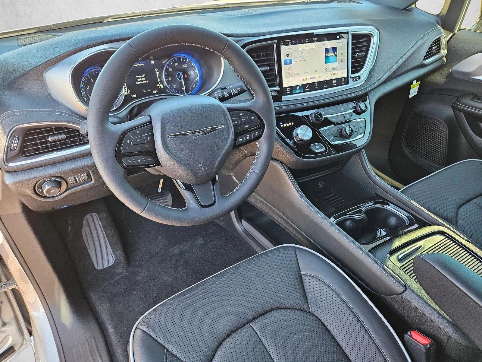 Thumbnail: 2026 Chrysler Pacifica - 3