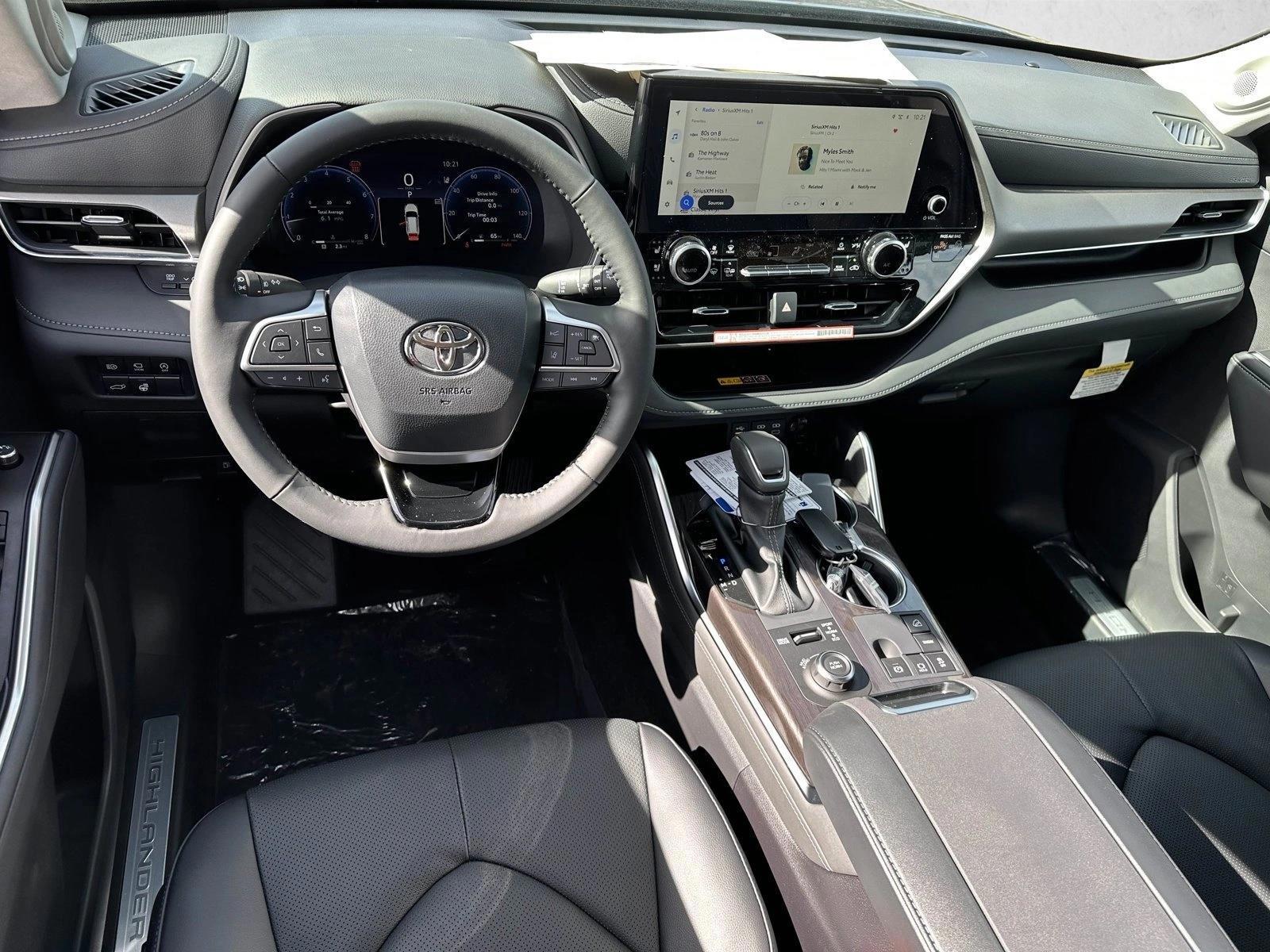 Thumbnail: 2025 Toyota Highlander - 3