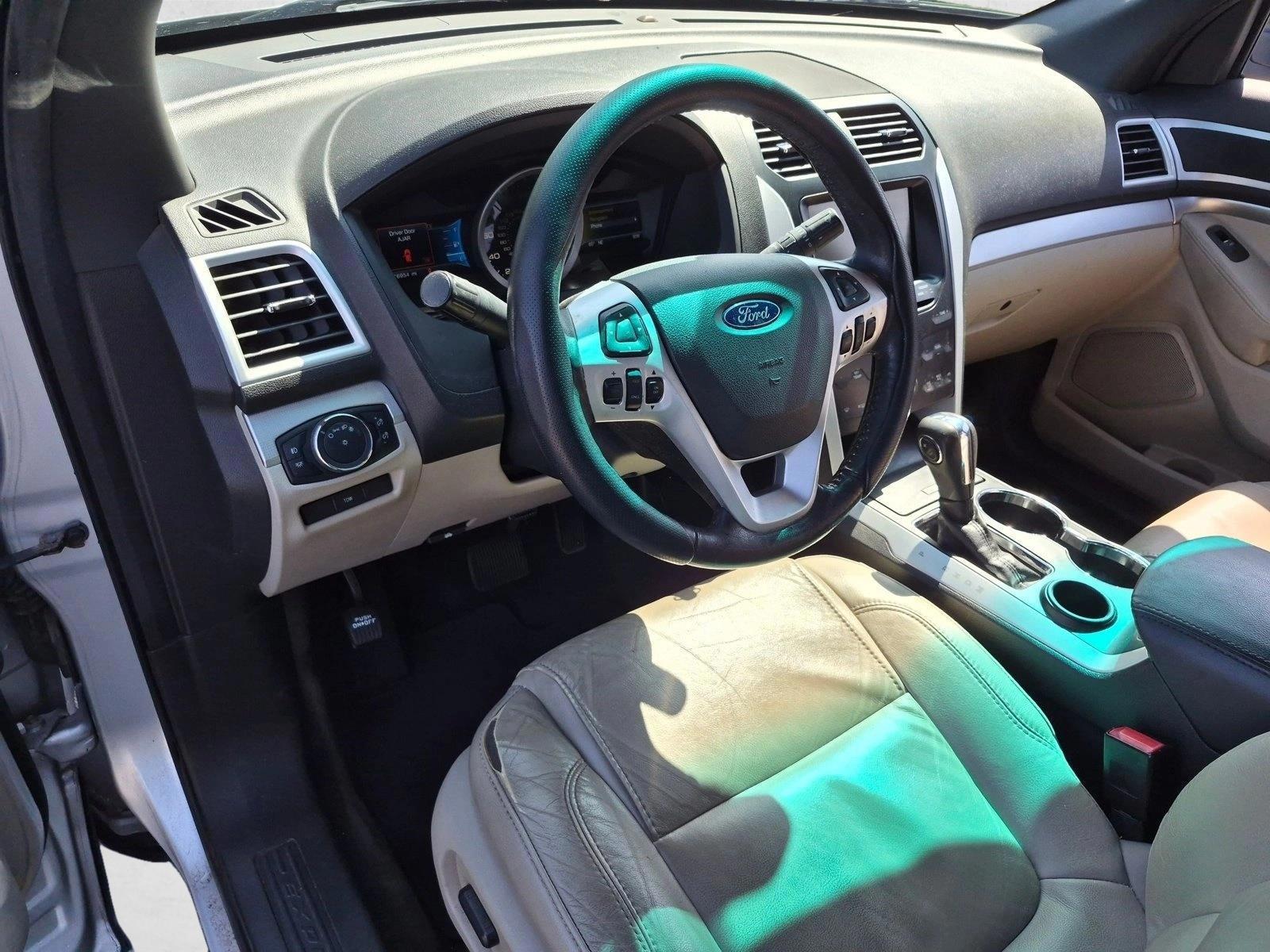 Thumbnail: 2015 Ford Explorer - 3