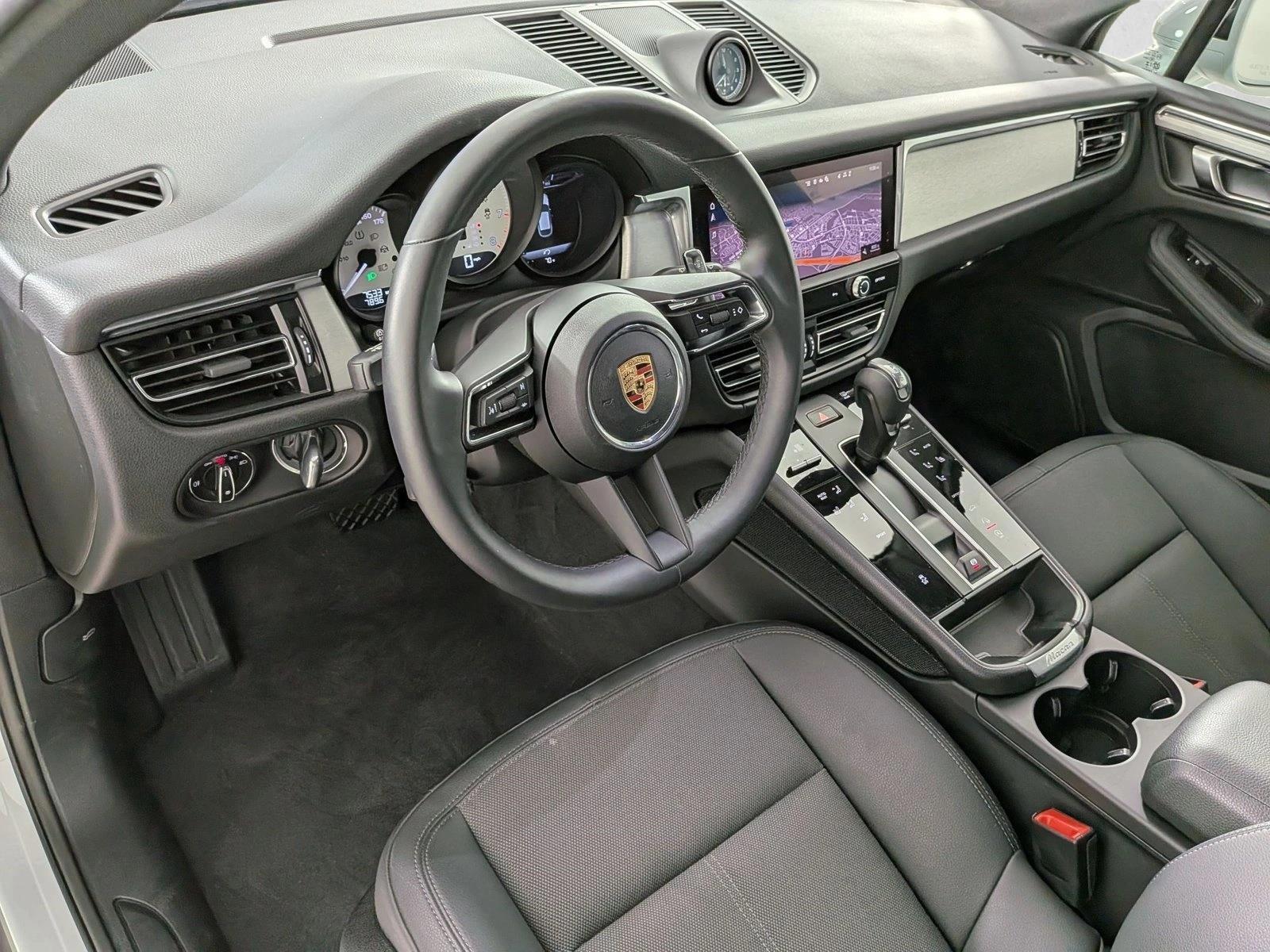 Thumbnail: 2025 Porsche Macan - 3