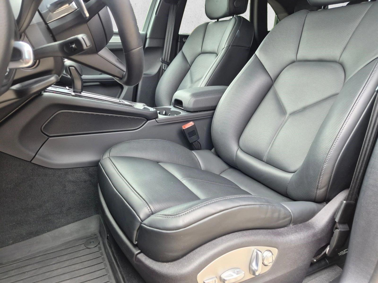 Thumbnail: 2026 Porsche Macan - 5
