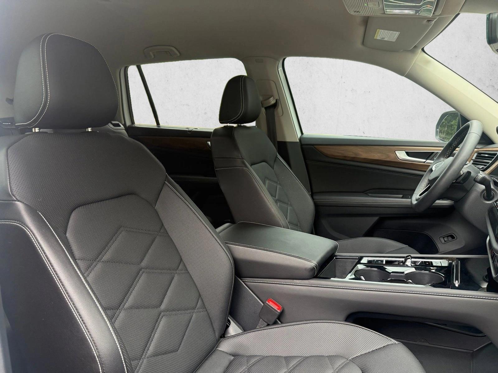2024 Volkswagen Atlas SE w/Tech - Photo 26