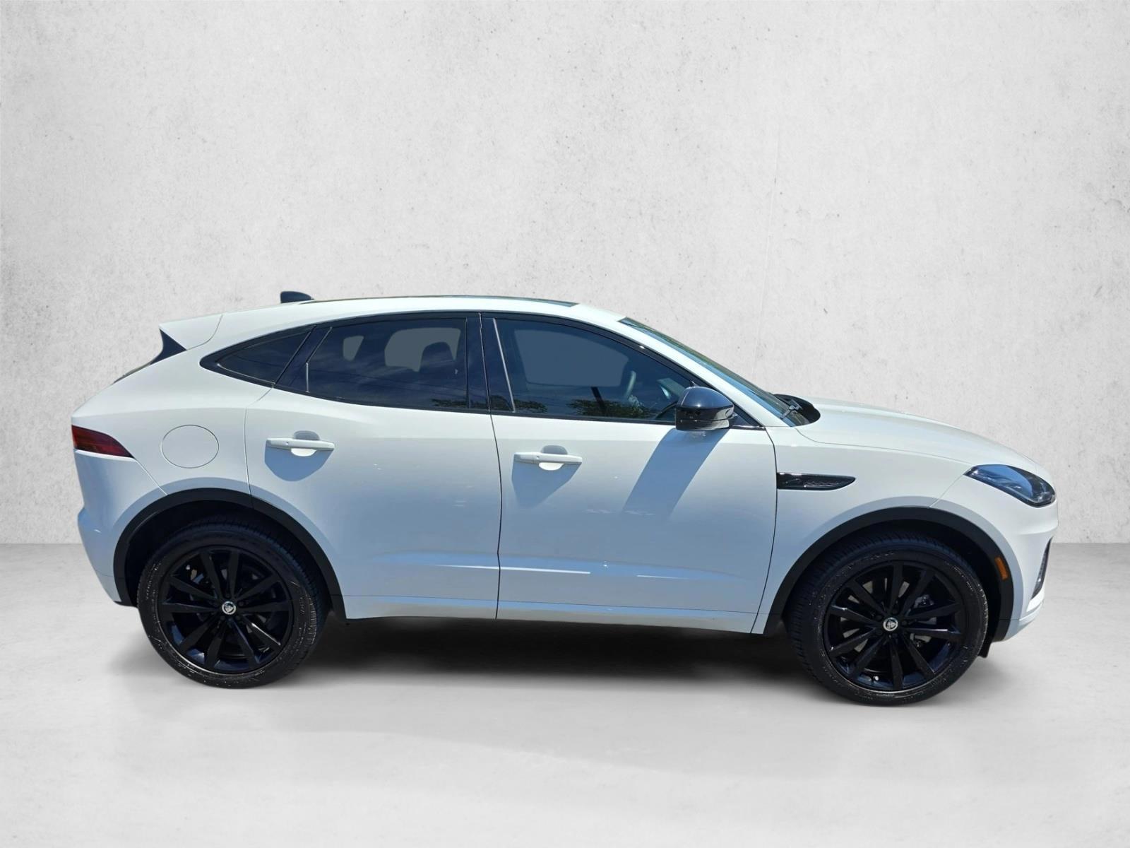 2024 Jaguar E-Pace R-DYNAMIC SE - Photo 4