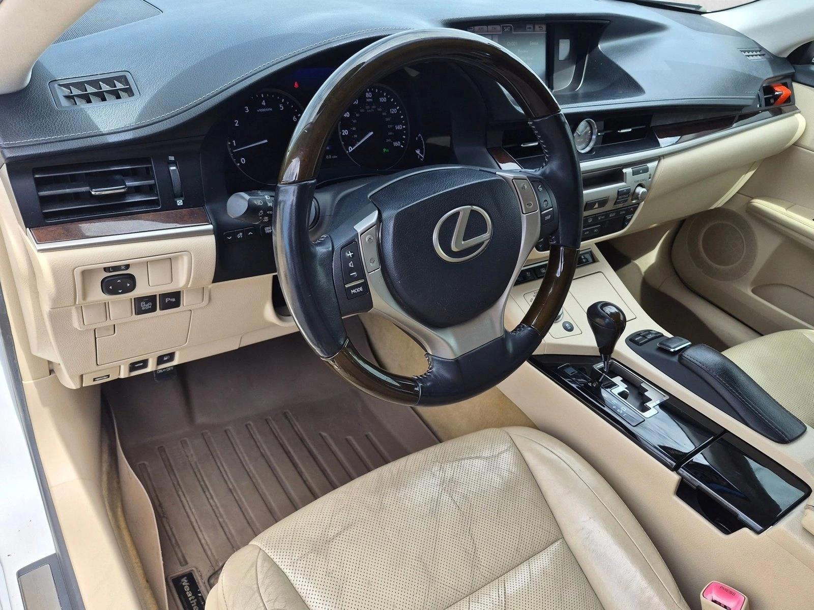 Thumbnail: 2013 Lexus ES - 3