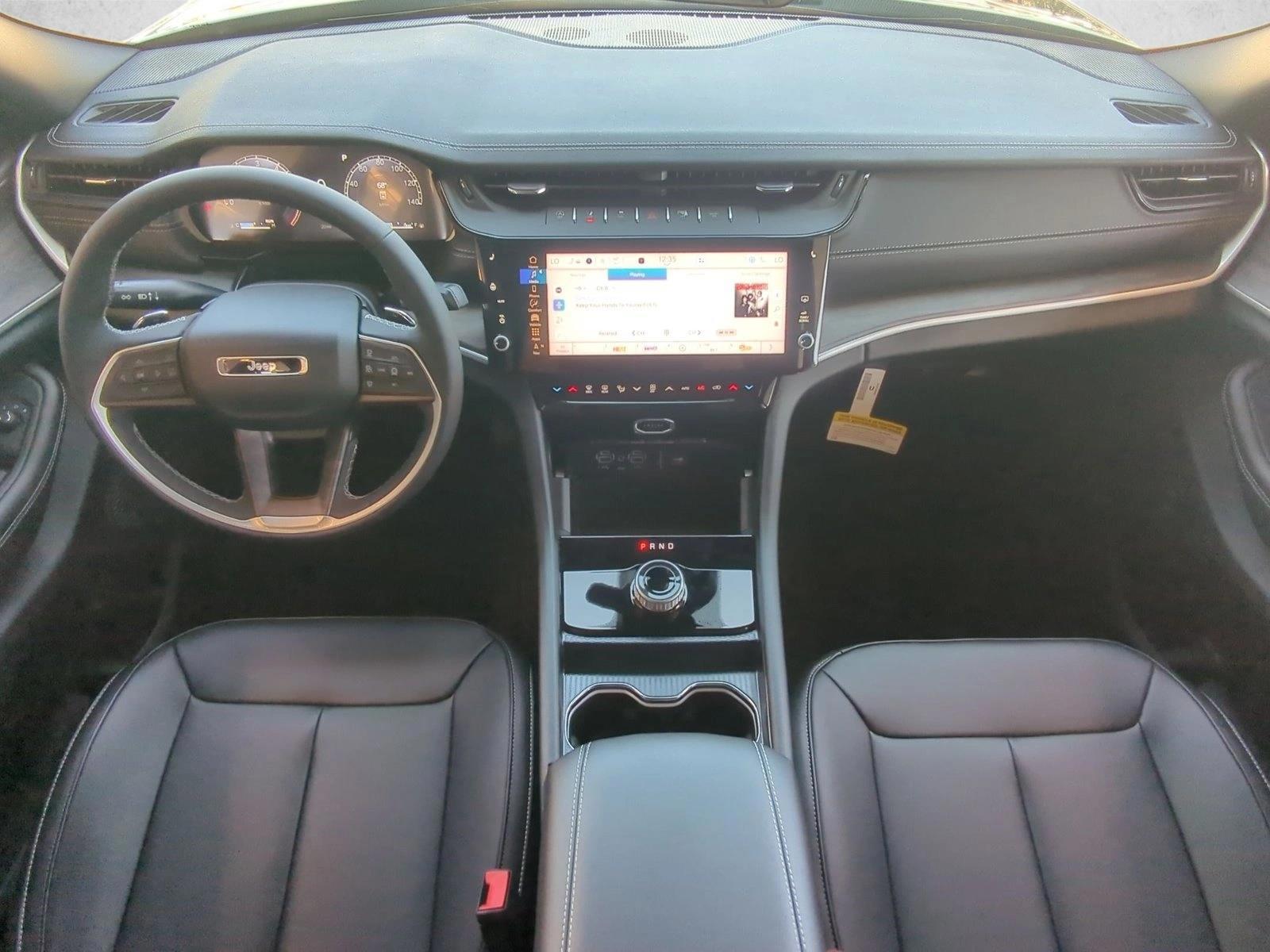 Thumbnail: 2027 Jeep Grand Cherokee - 3