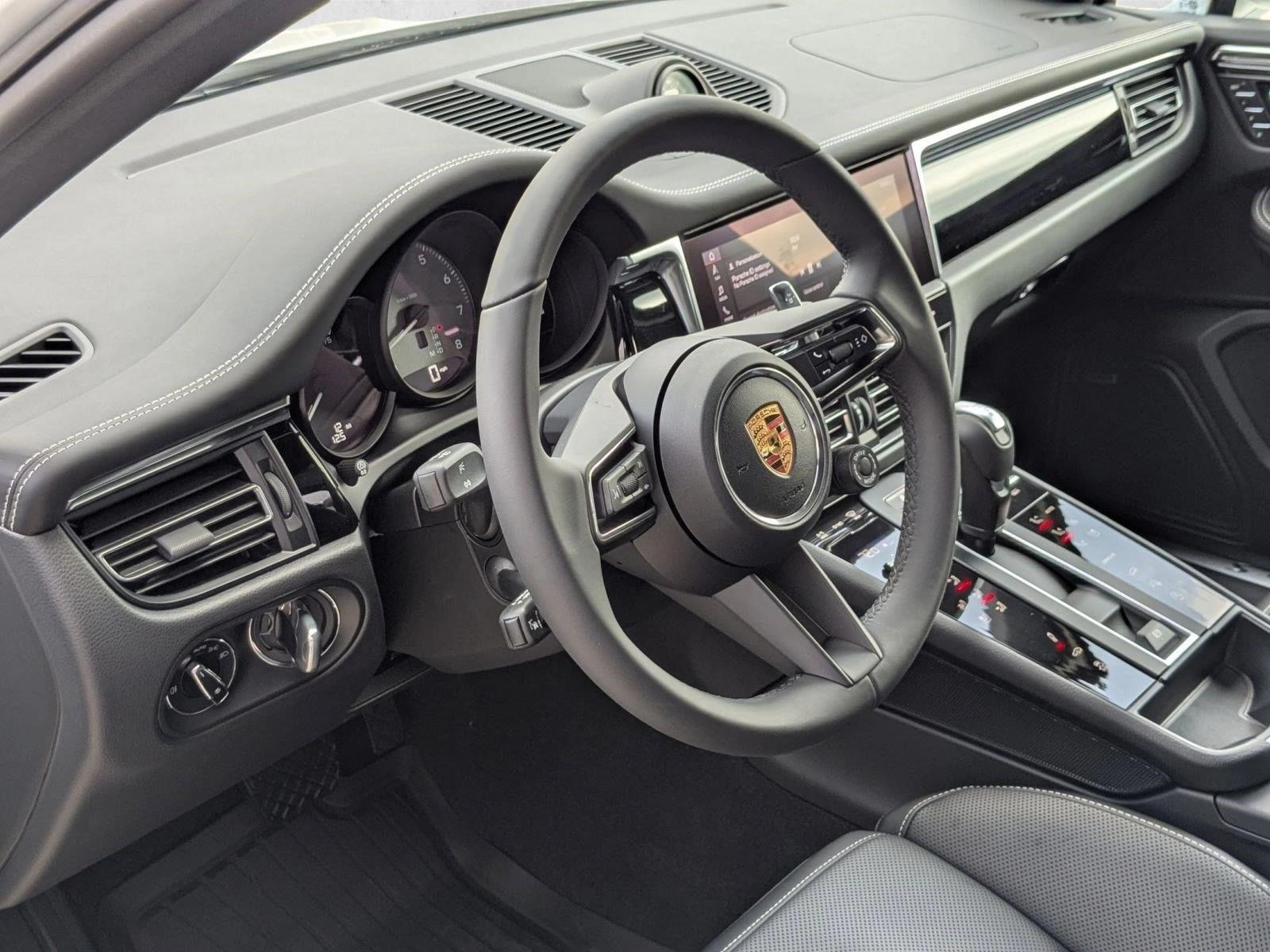 Thumbnail: 2026 Porsche Macan - 3
