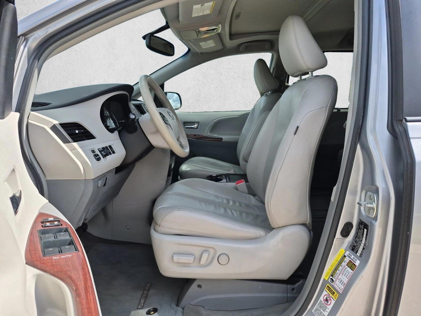 2014 Toyota Sienna, photo 15