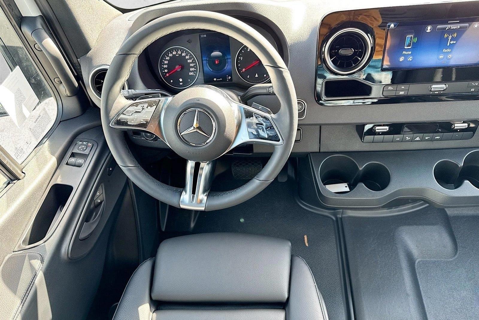 Thumbnail: 2026 Mercedes-Benz Sprinter - 3