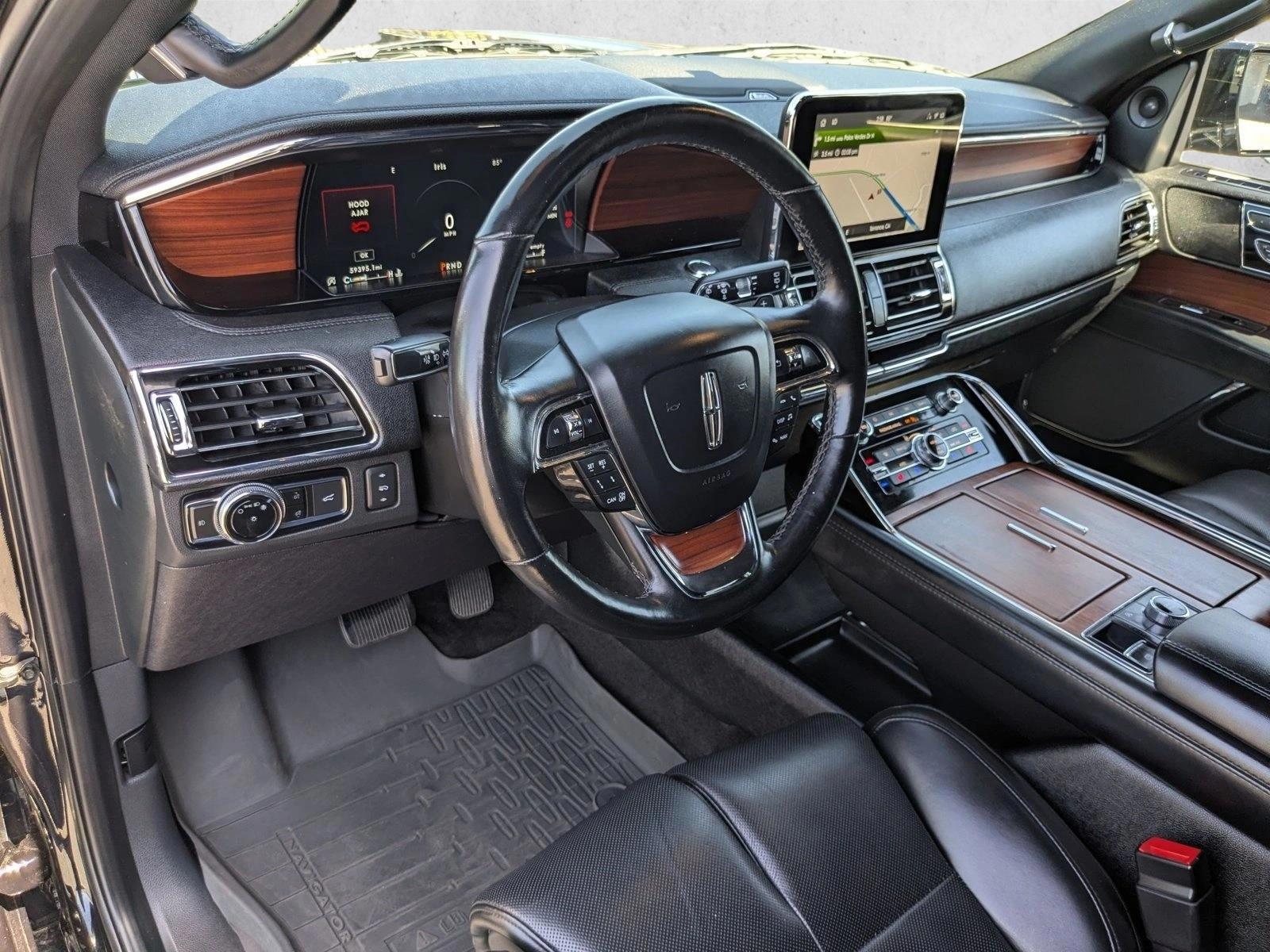 Thumbnail: 2021 Lincoln Navigator - 3