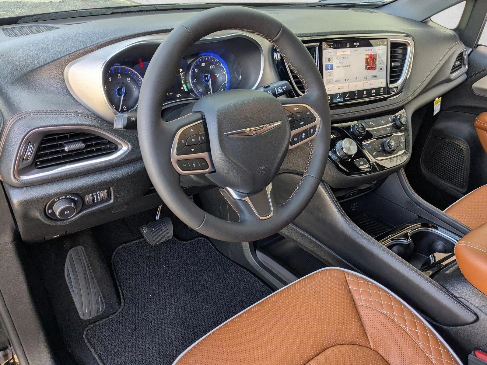 Thumbnail: 2026 Chrysler Pacifica - 3