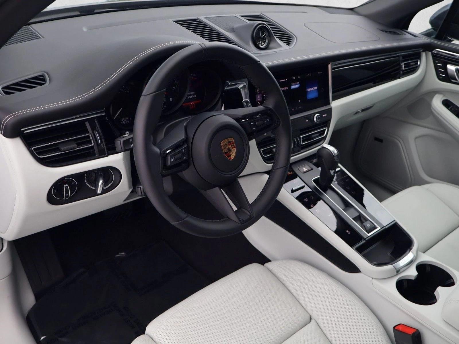 Thumbnail: 2026 Porsche Macan - 3