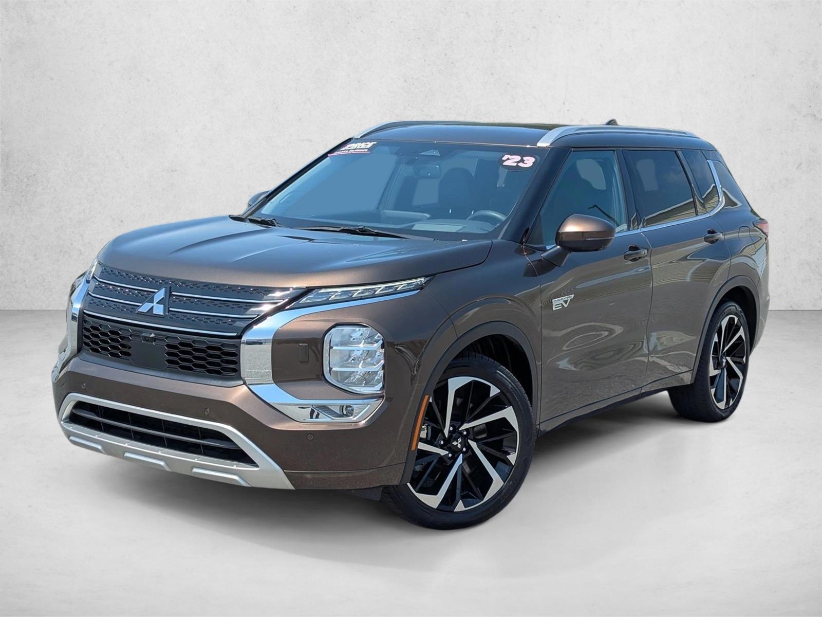 Thumbnail: 2023 Mitsubishi Outlander - 1