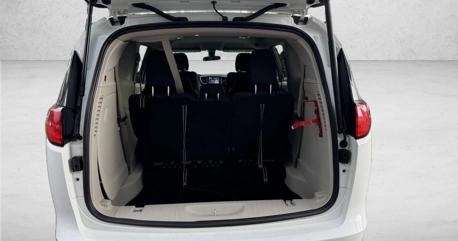 2022 Chrysler Voyager