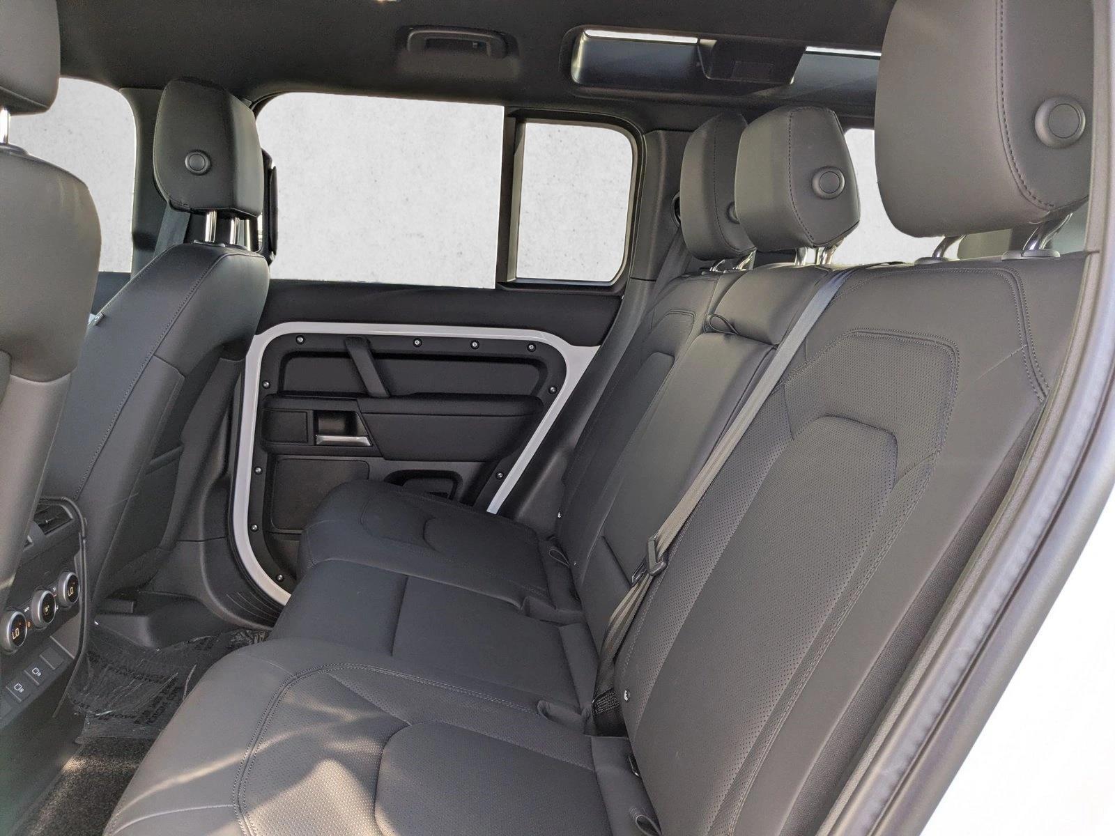 2025 Land Rover Defender S - Photo 21