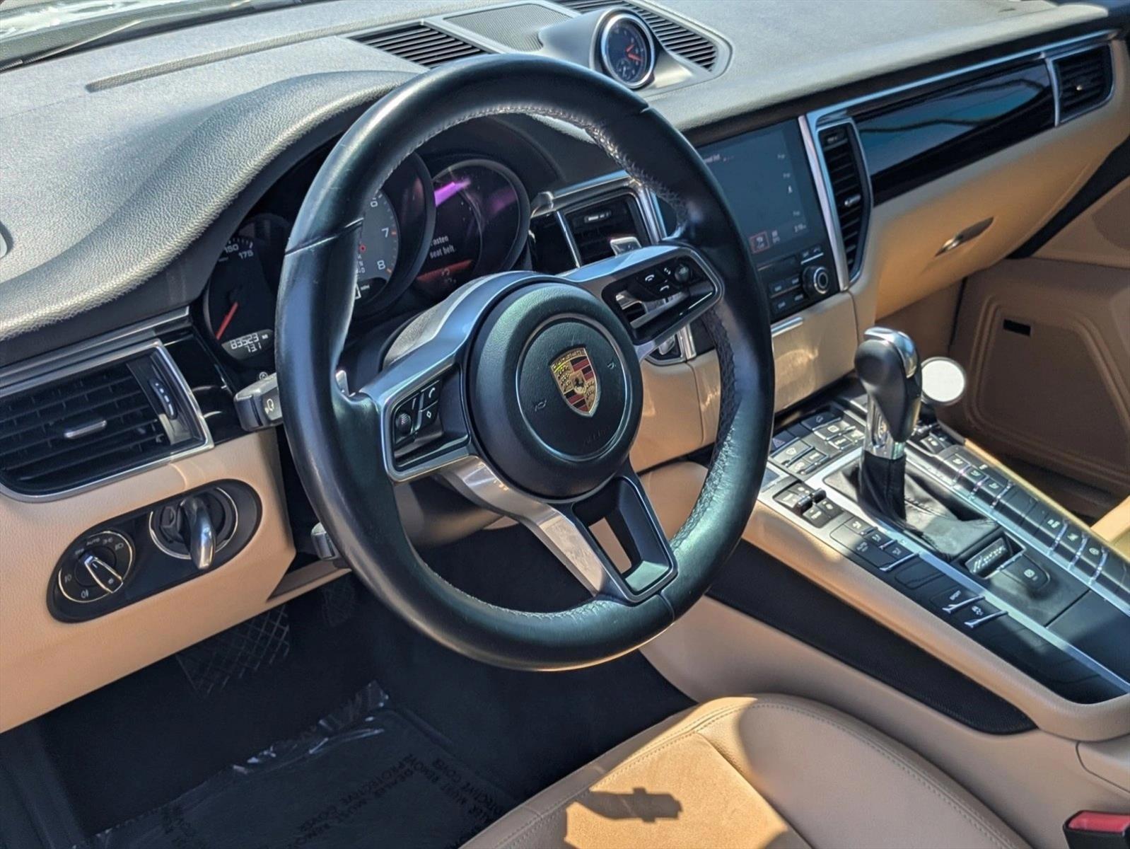 Thumbnail: 2017 Porsche Macan - 3