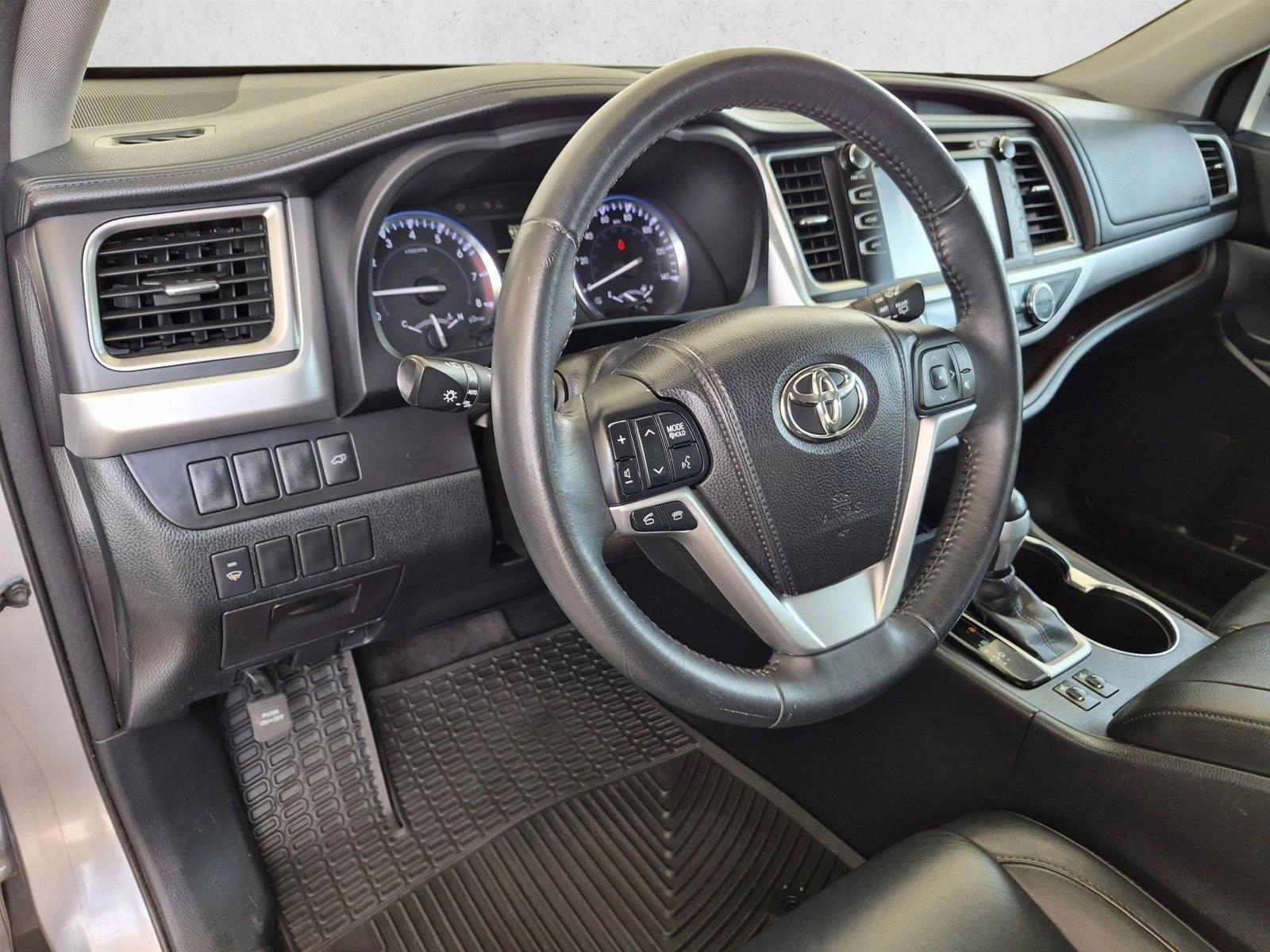 Thumbnail: 2015 Toyota Highlander - 3