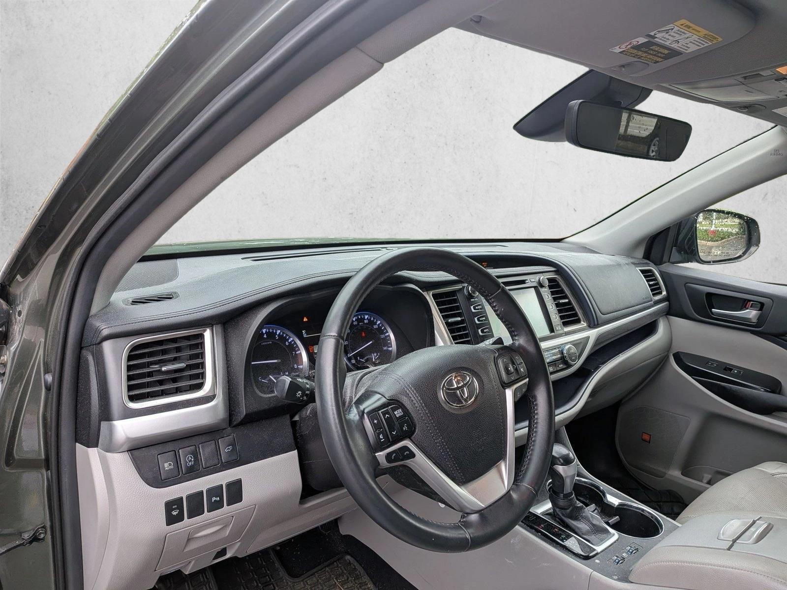 Thumbnail: 2019 Toyota Highlander - 3