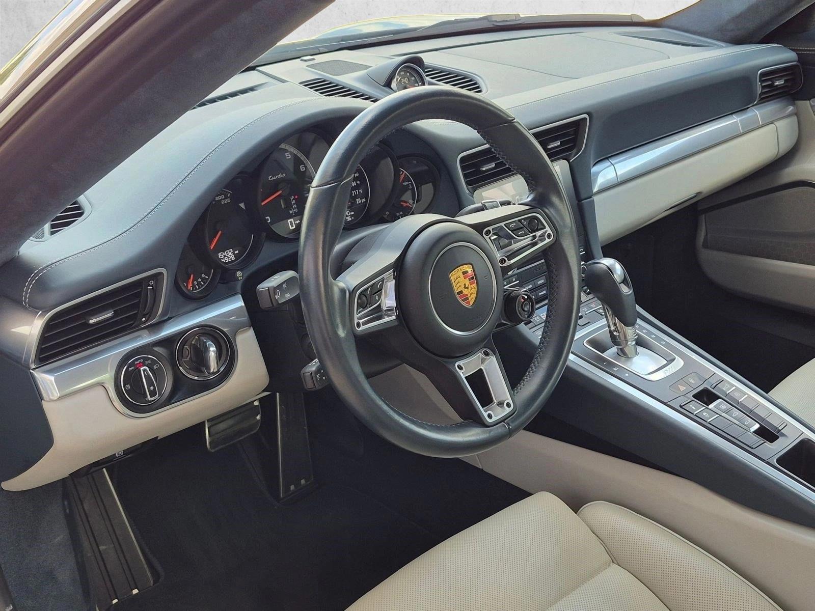 Thumbnail: 2017 Porsche 911 - 3