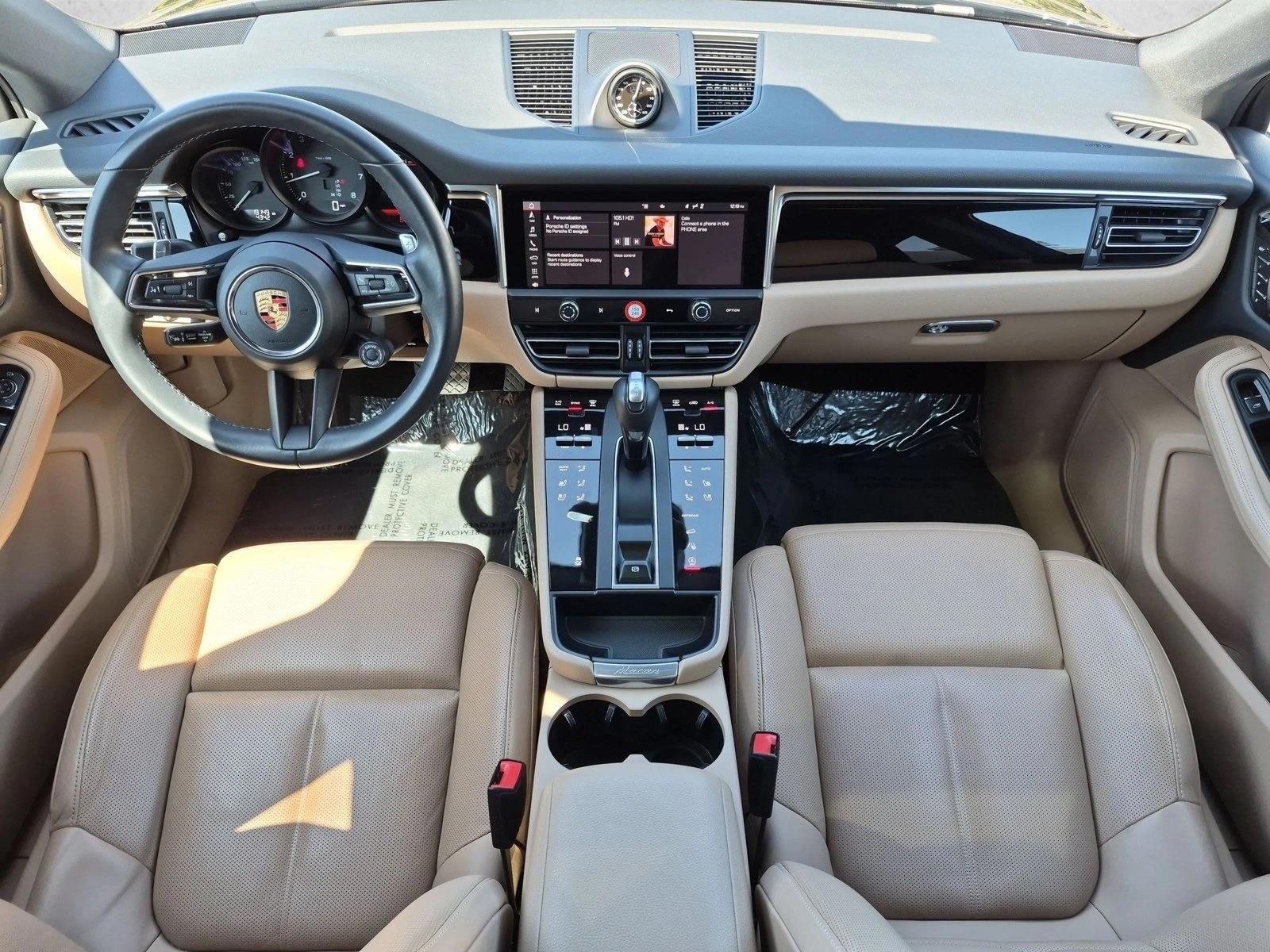 Thumbnail: 2023 Porsche Macan - 3