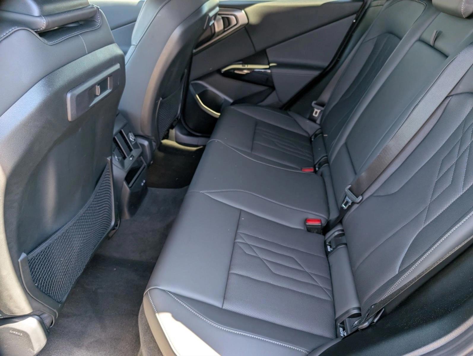2026 BMW X3 30 - Photo 21