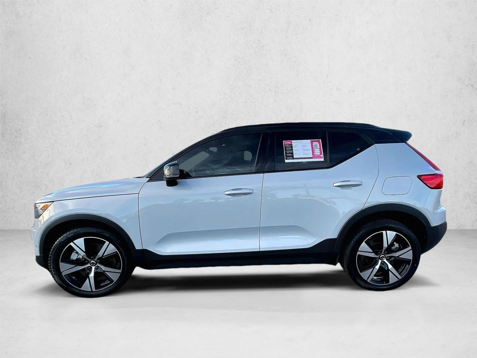Thumbnail: 2022 Volvo XC40 - 2