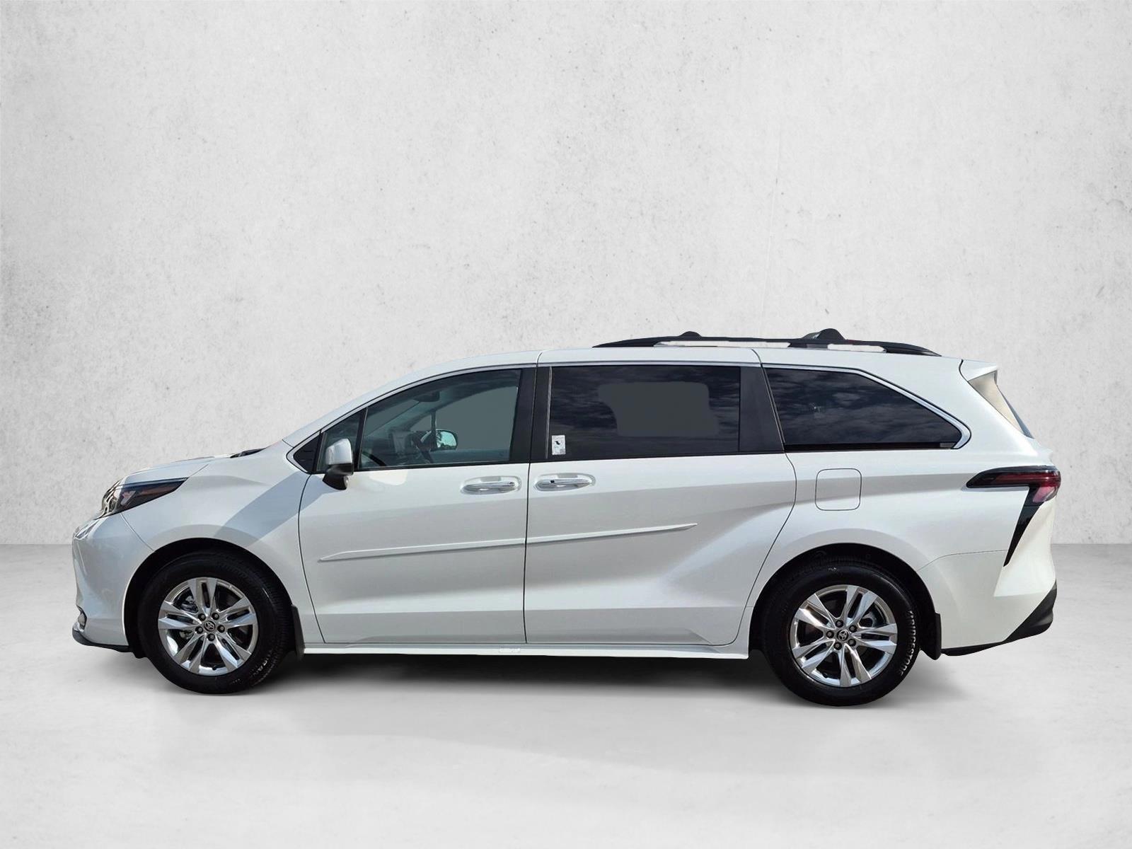Thumbnail: 2026 Toyota Sienna - 2