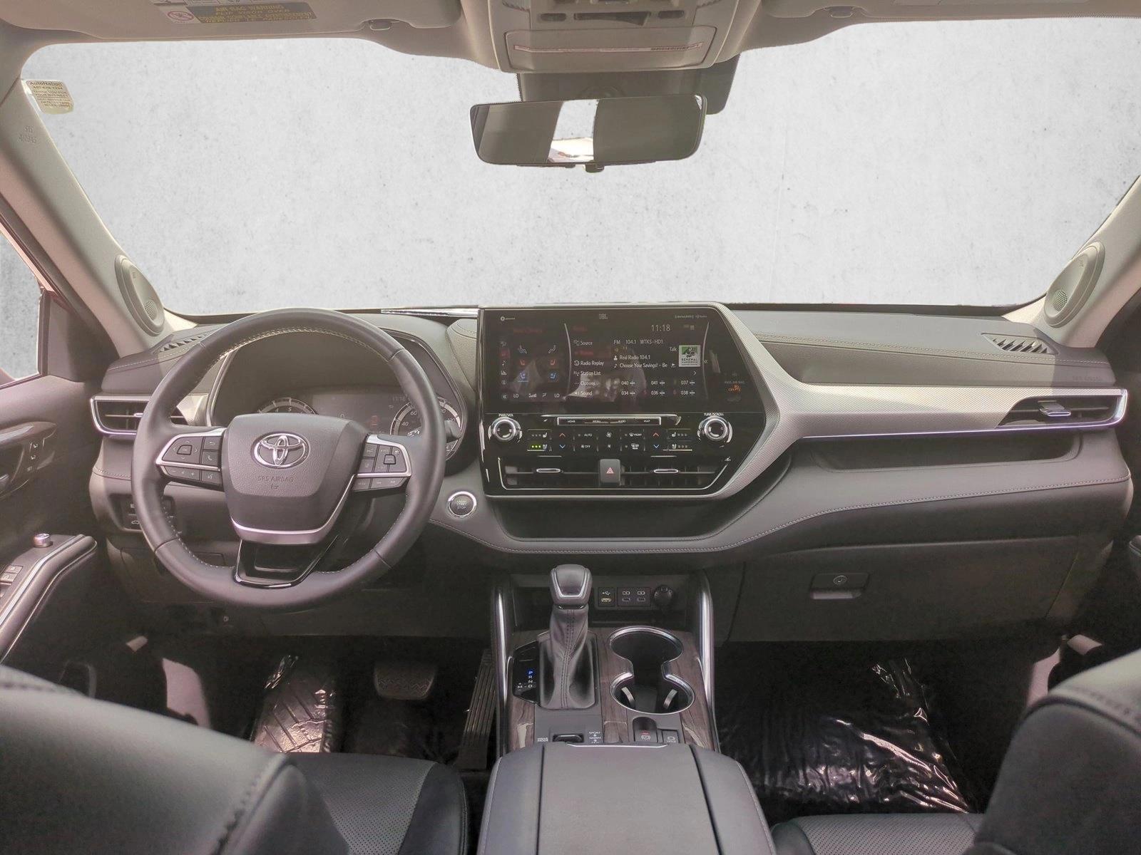 Thumbnail: 2022 Toyota Highlander - 3