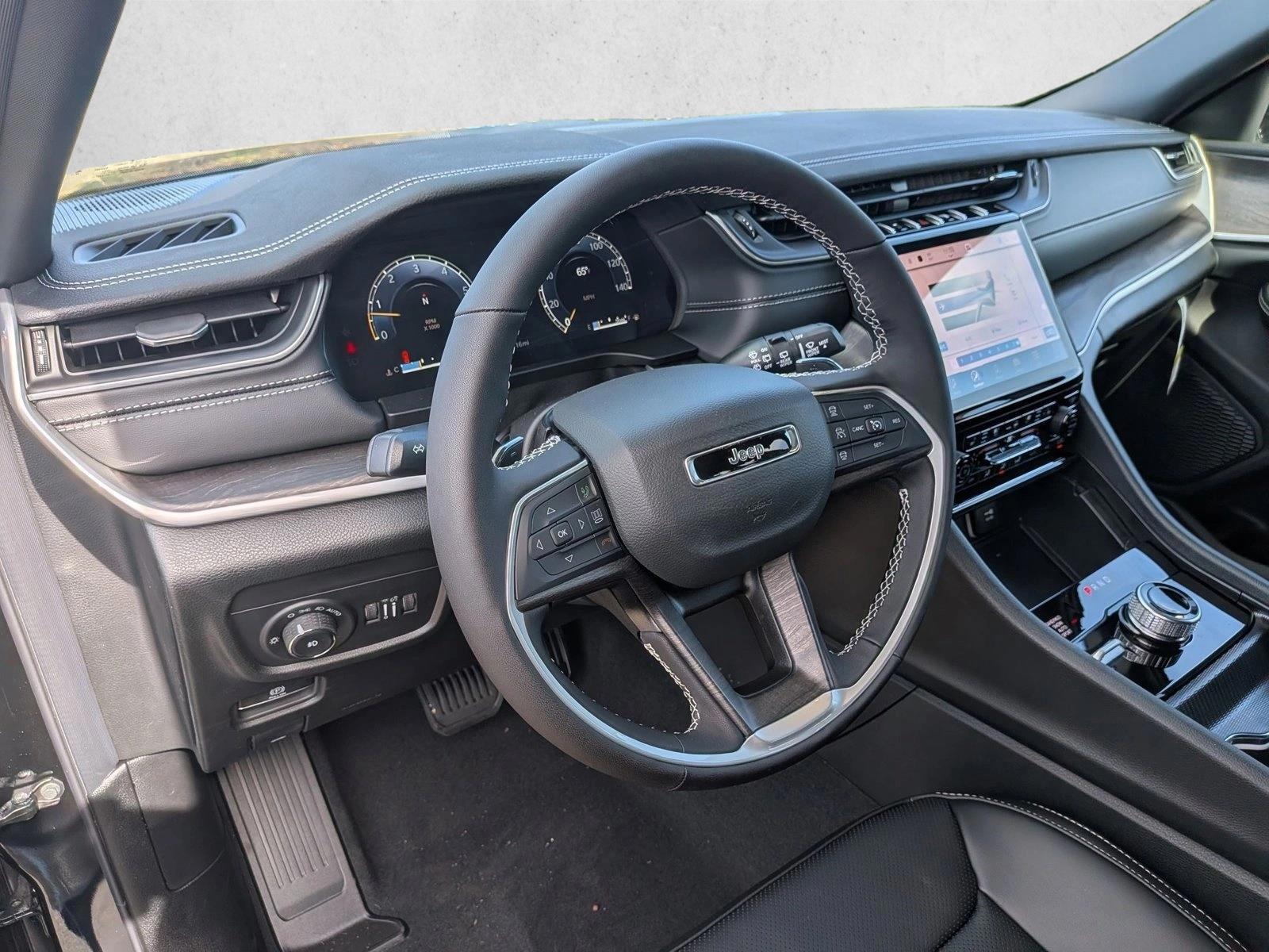 Thumbnail: 2025 Jeep Grand Cherokee - 3