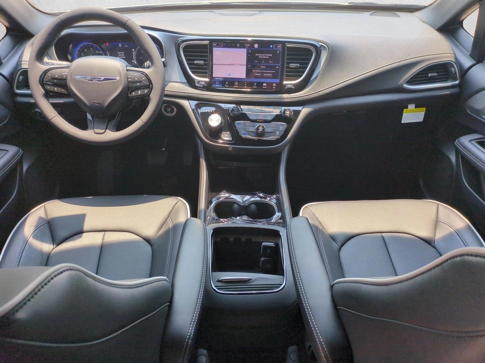 Thumbnail: 2026 Chrysler Pacifica - 4