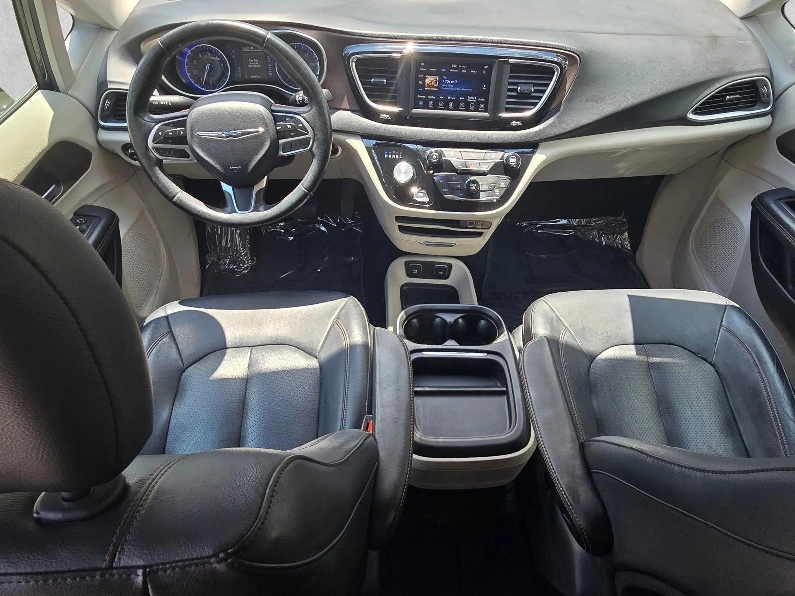 Thumbnail: 2019 Chrysler Pacifica - 3