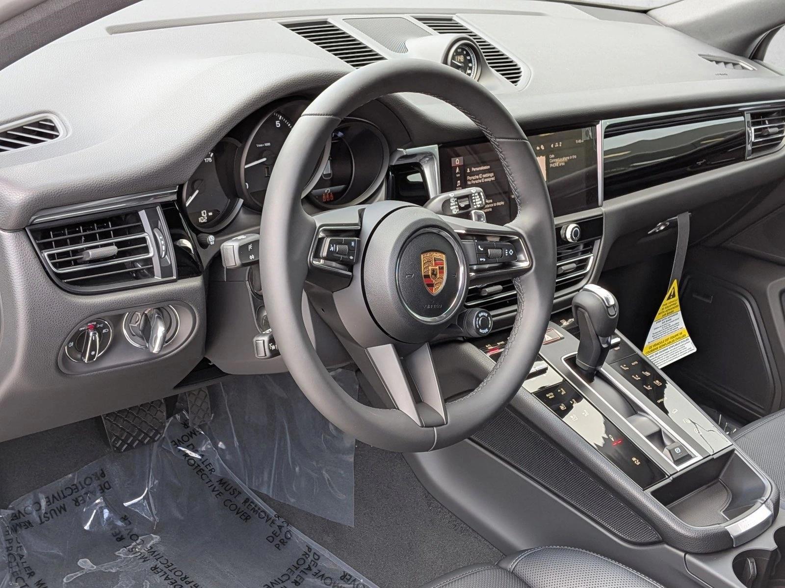 Thumbnail: 2026 Porsche Macan - 3