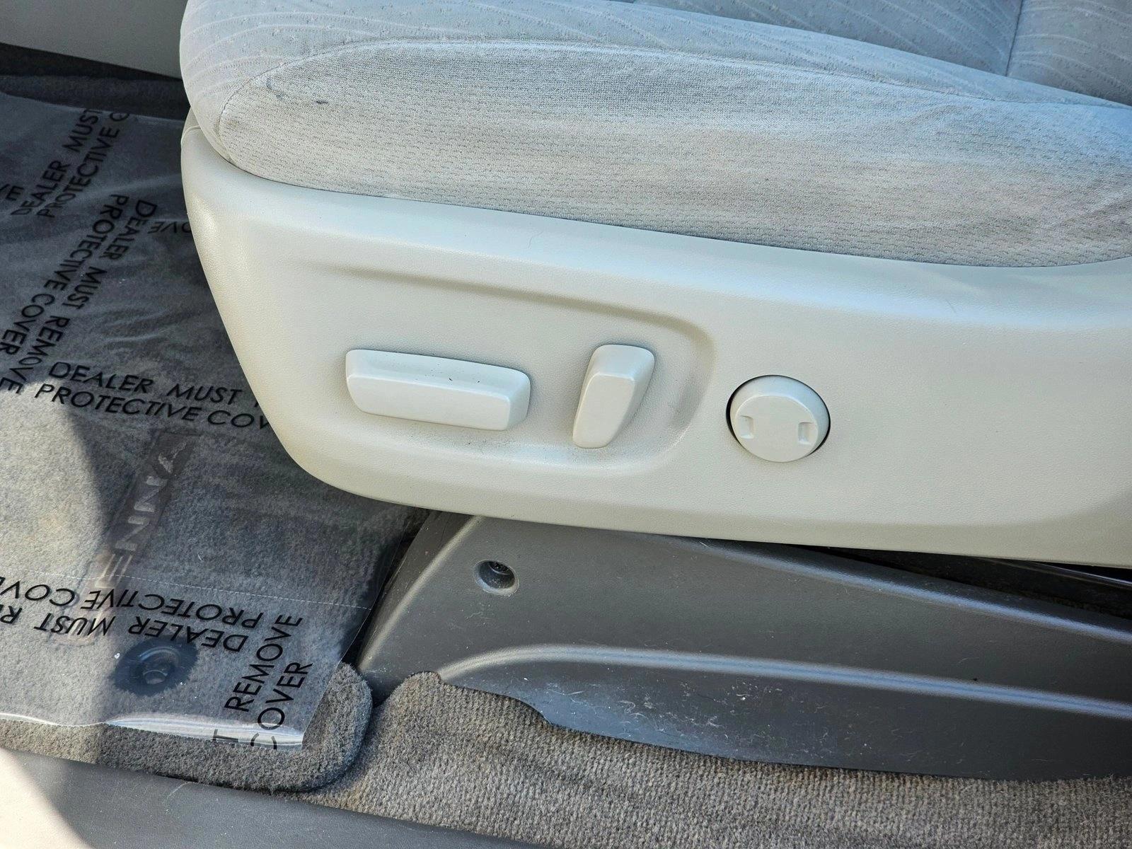 Thumbnail: 2017 Toyota Sienna - 4