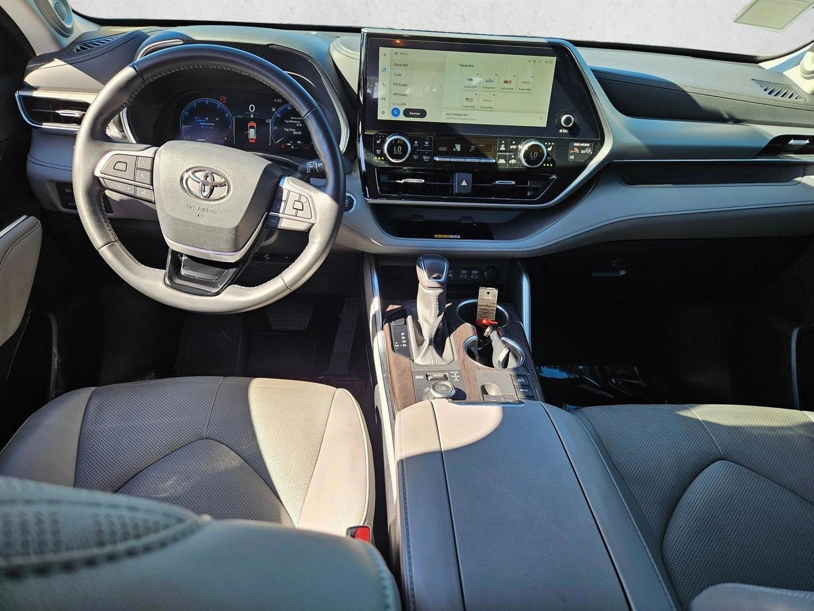 Thumbnail: 2023 Toyota Highlander - 3