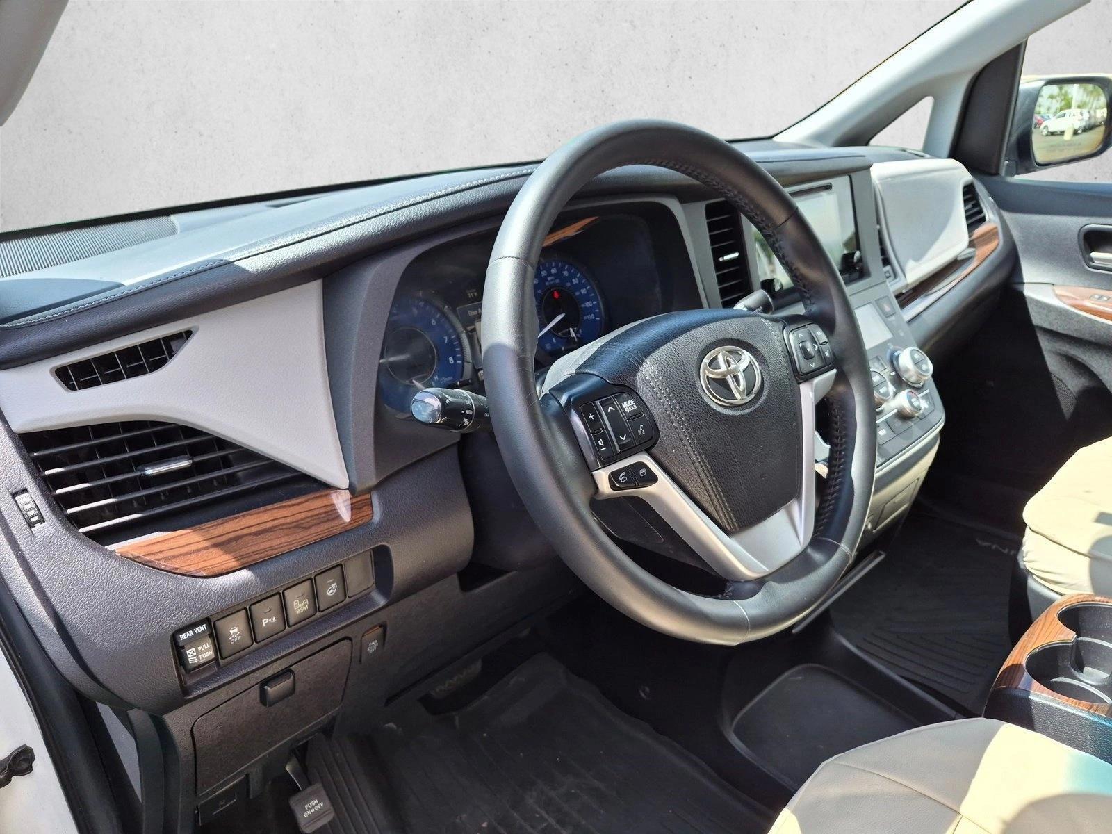 Thumbnail: 2015 Toyota Sienna - 3